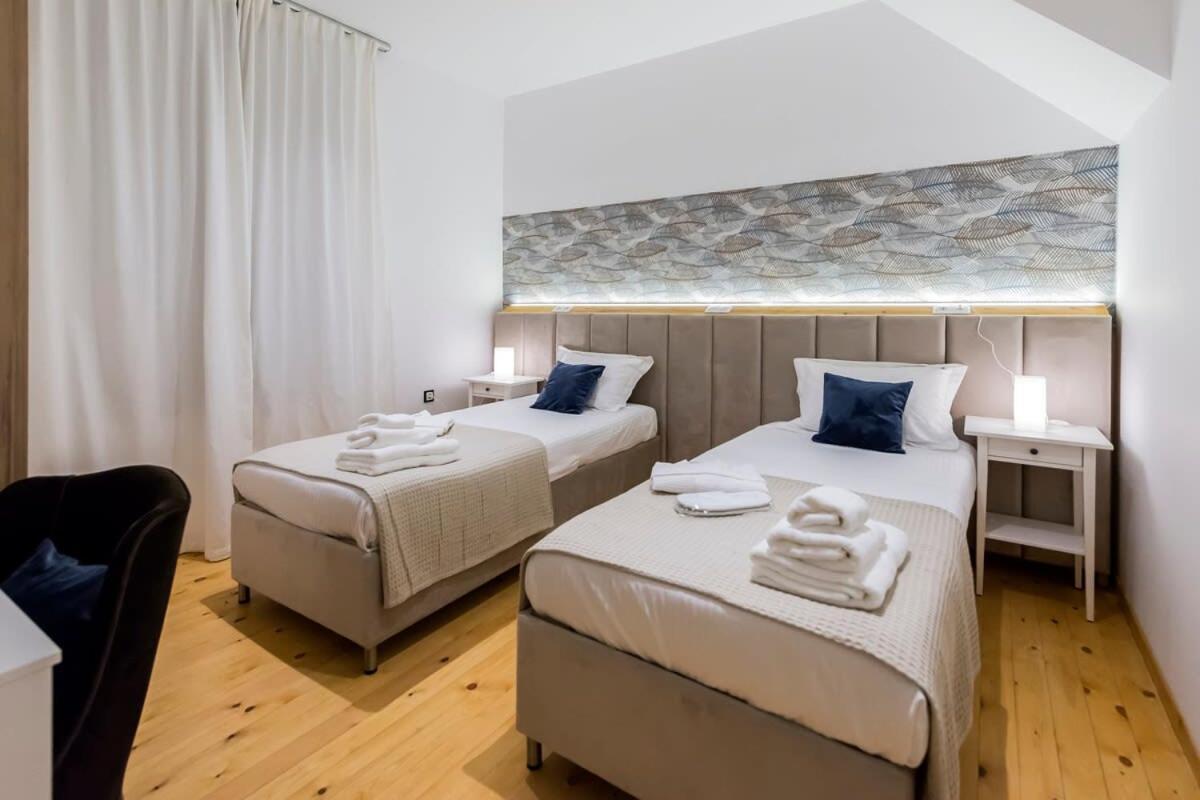 Aigli Lux Seafront Retreats- Up To 11ppl Holiday home *
