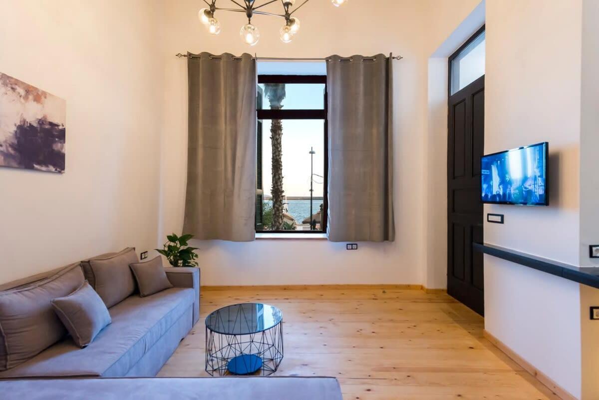 Aigli Lux Seafront Retreats- Up To 11ppl Holiday home *
