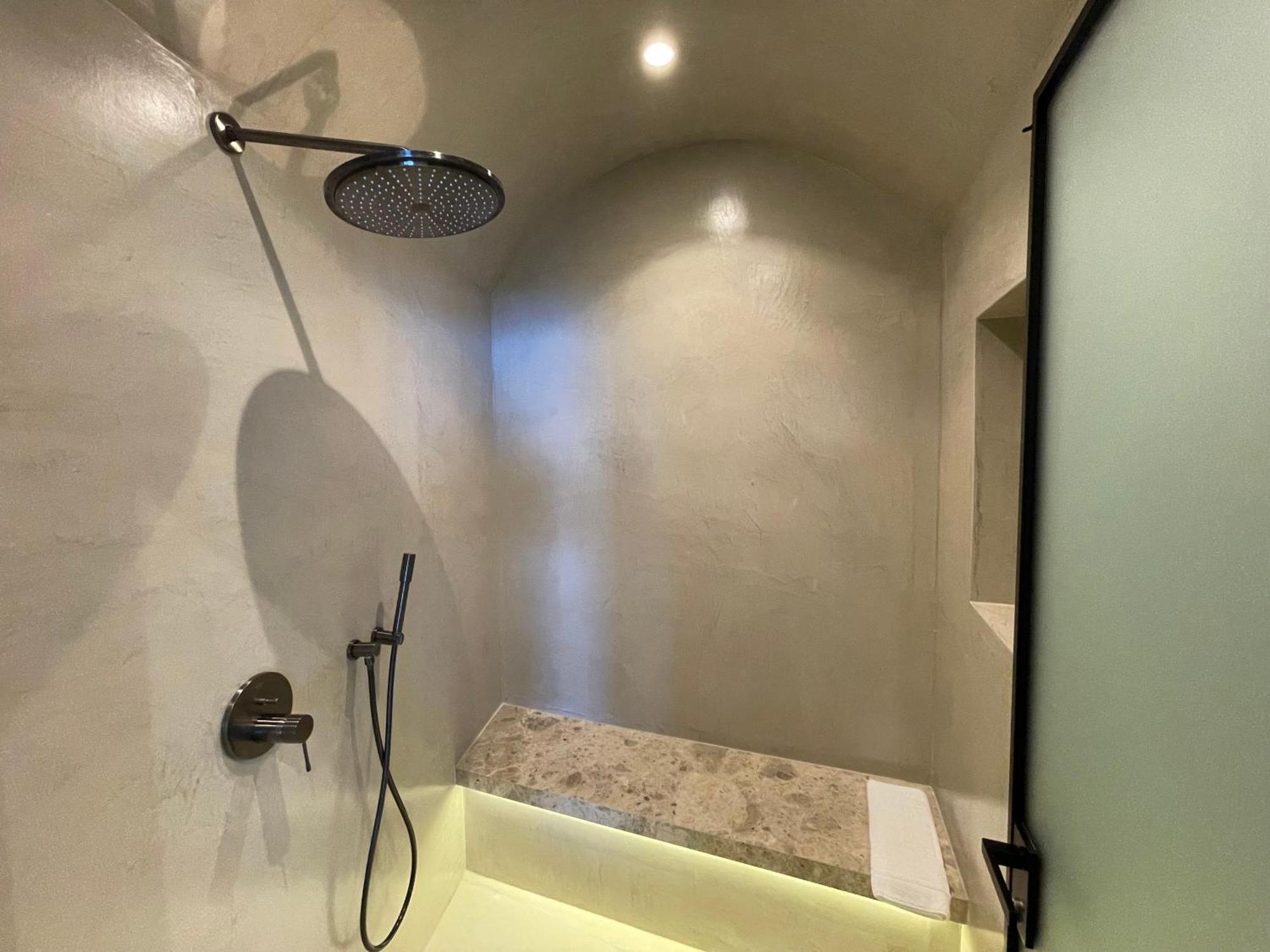 Mystique Luxury Achlia
