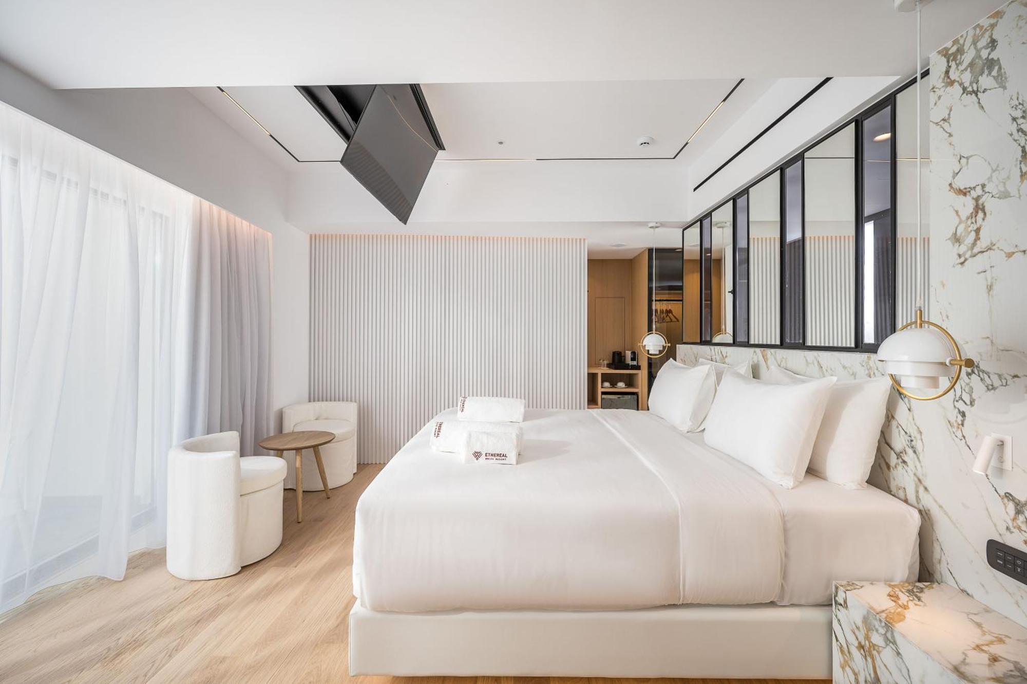 Ethereal White & Hotel Heraklion (Crete)
