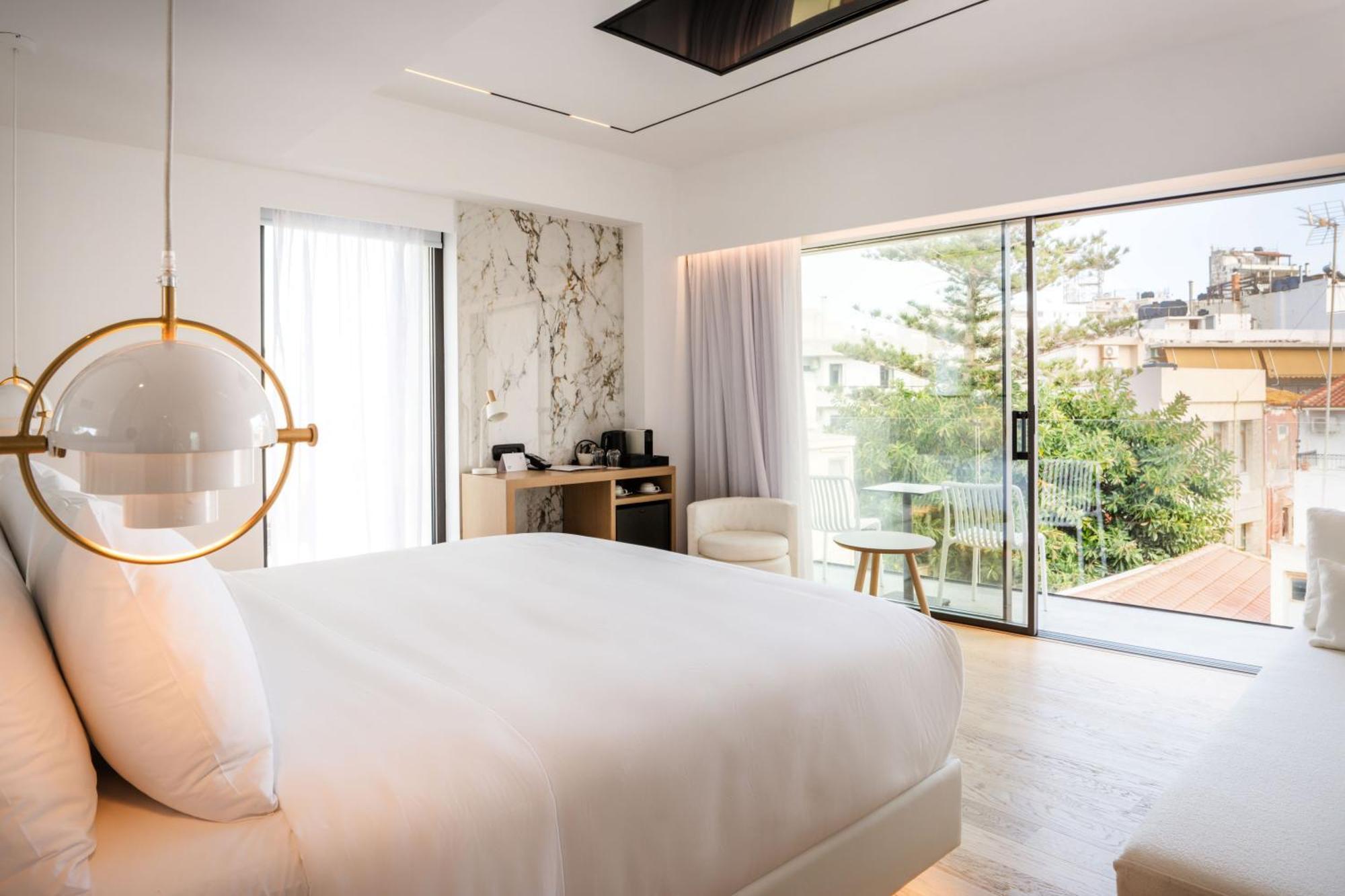 Hotel Ethereal White &