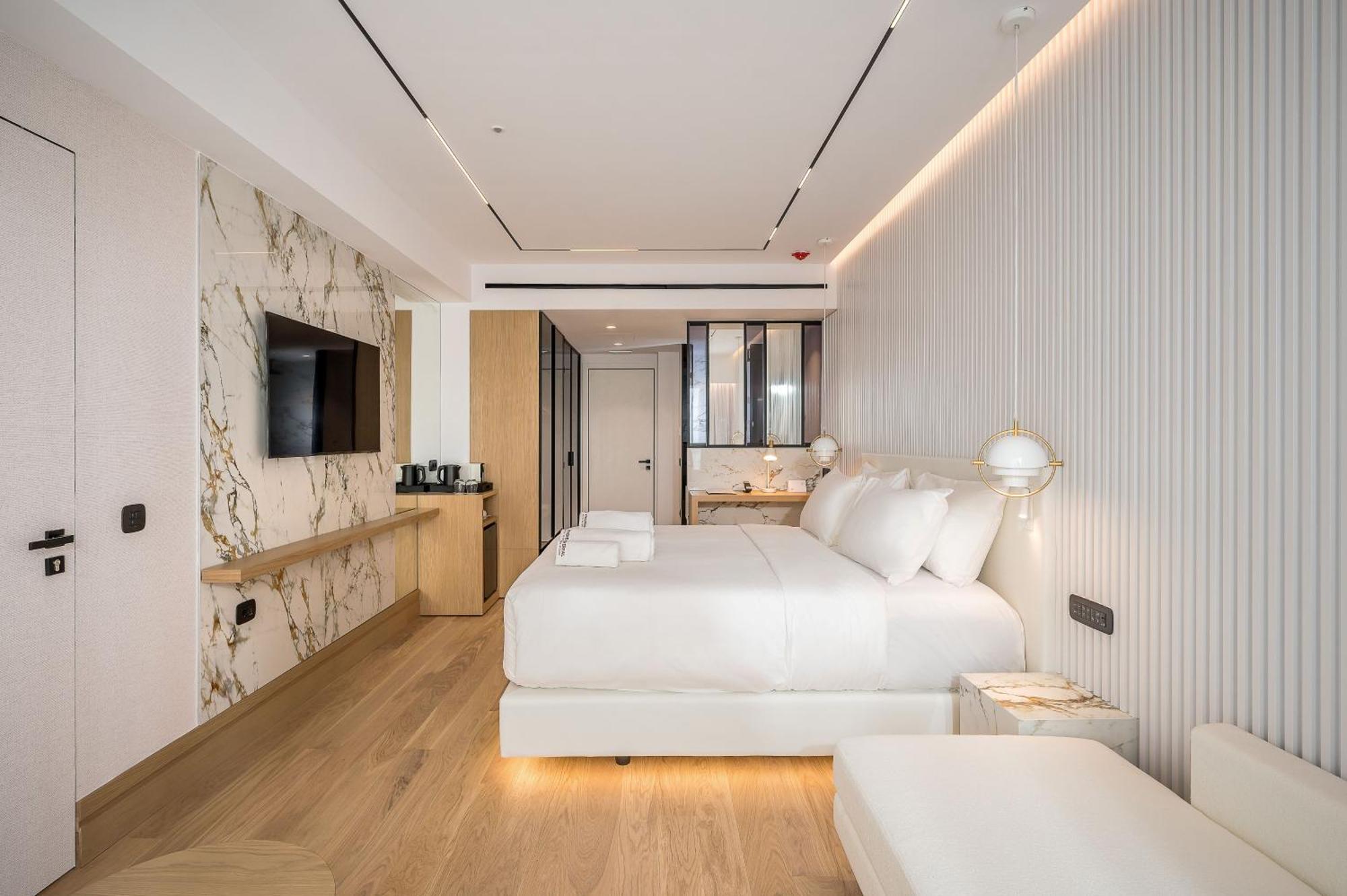 Hotel Ethereal White & 5*