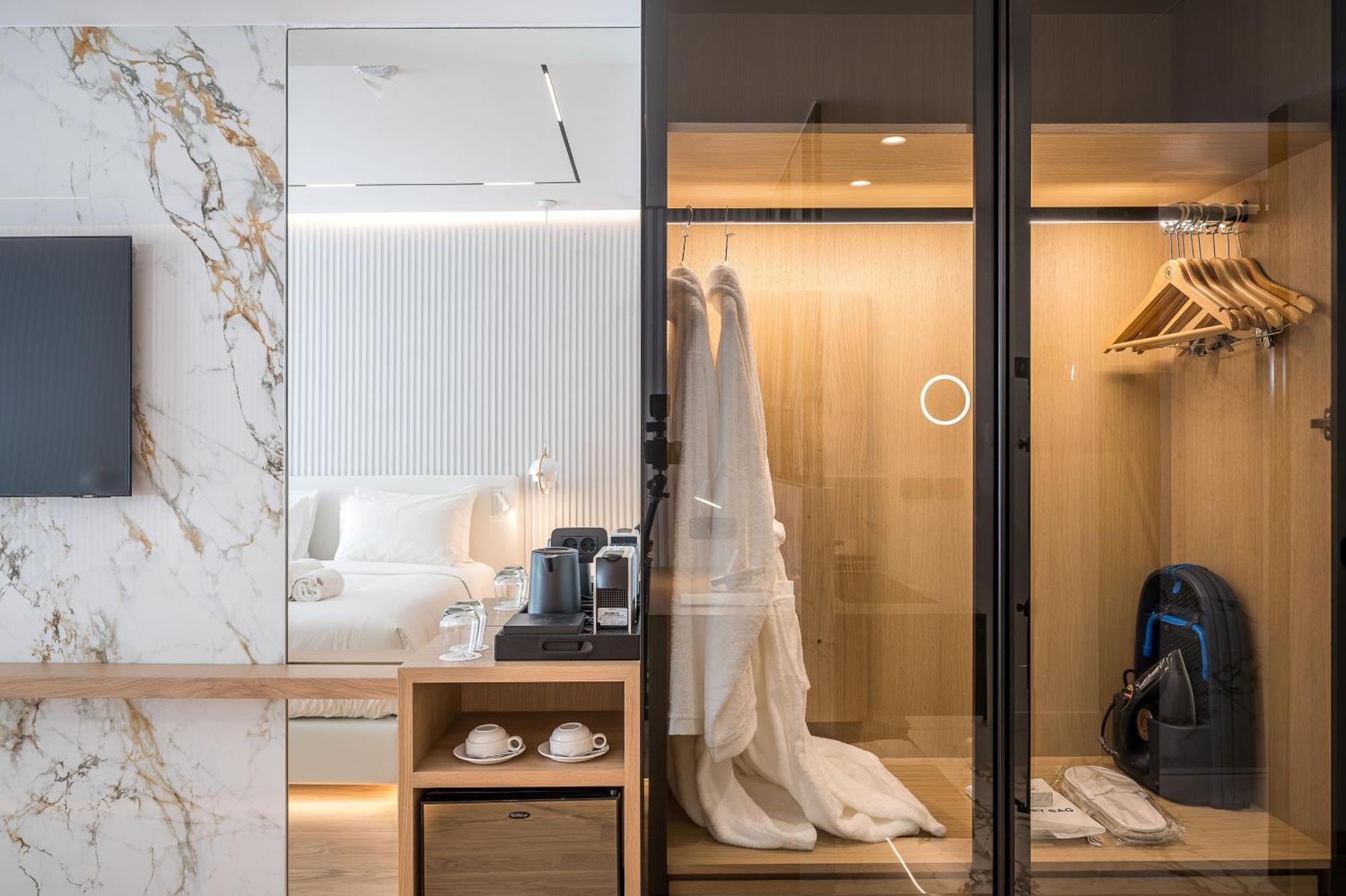 Ethereal White & Hotel 5*