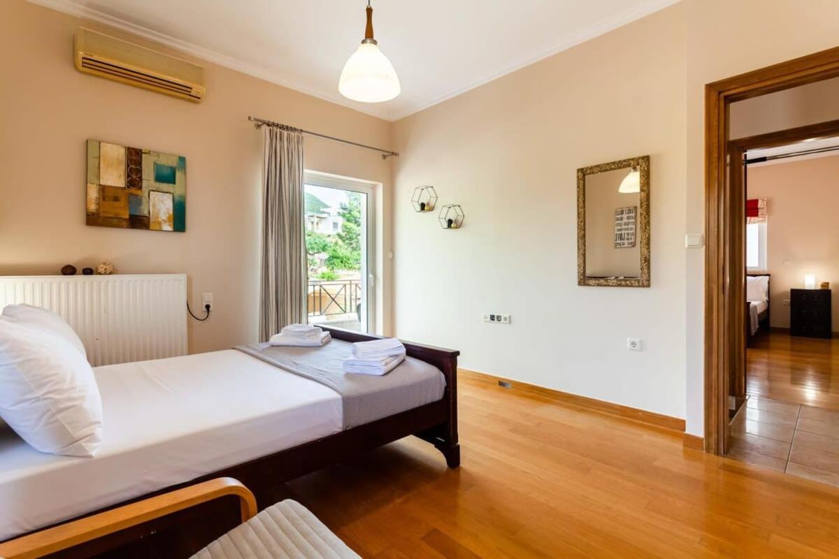Sunset Paradise - Verga's Utimate Seaview Getaway Villa