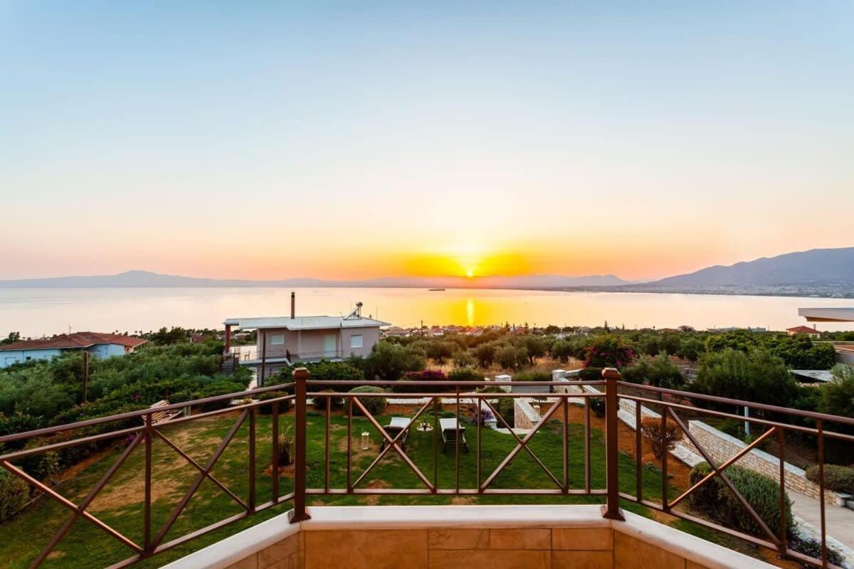 Sunset Paradise - Verga's Utimate Seaview Getaway *