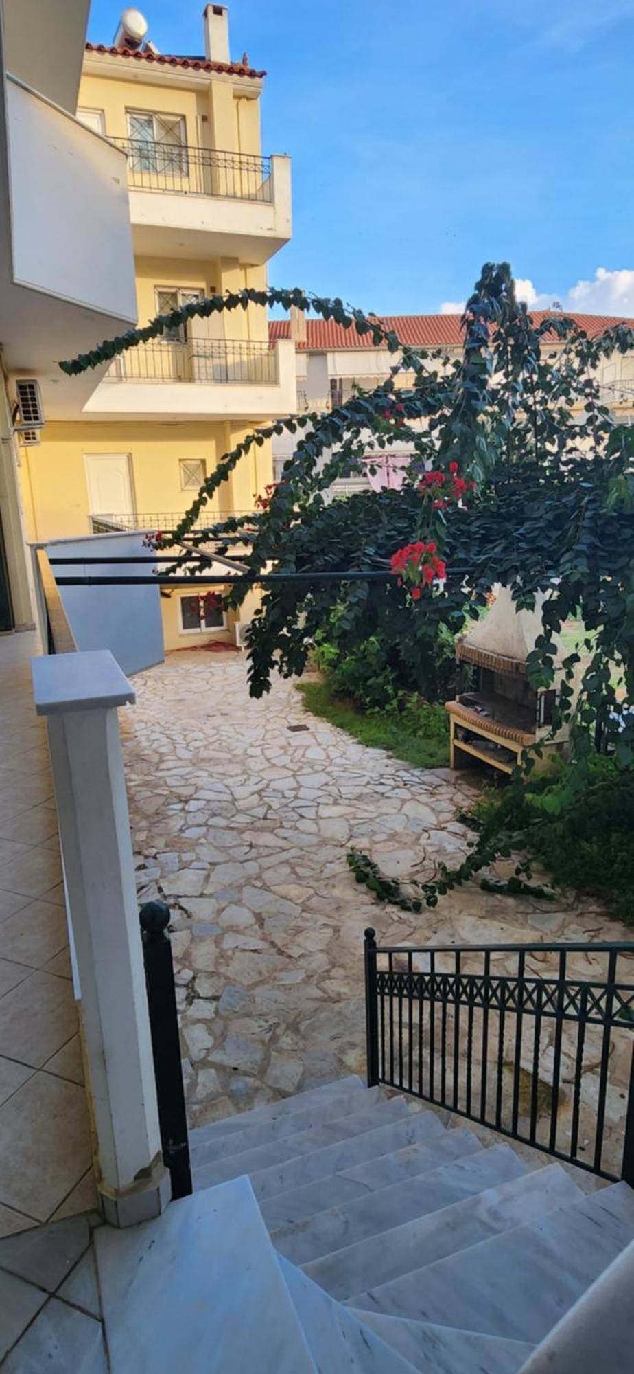 Paralio Place