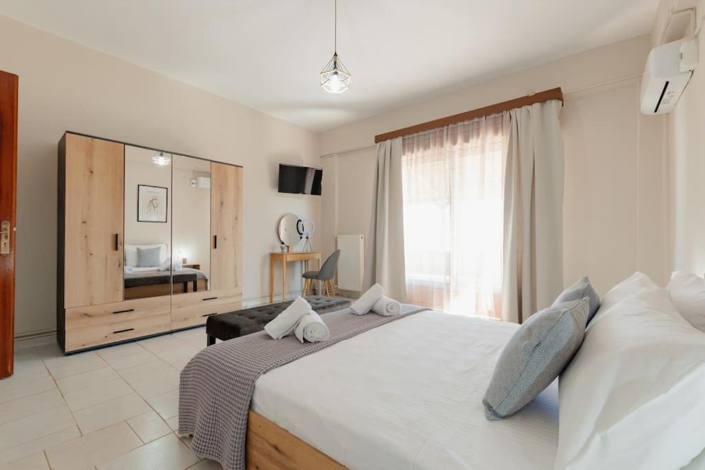 Panoramic Seascape Retreat