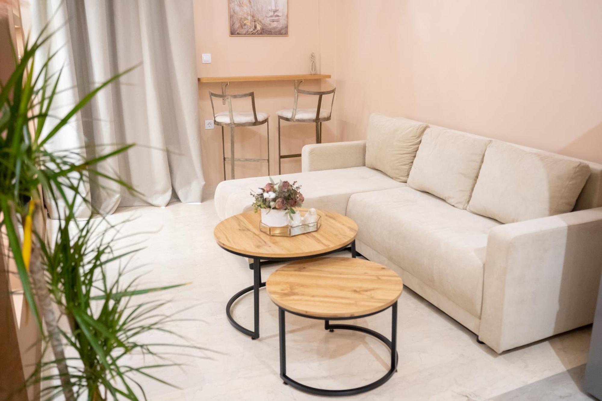Kostis Luxury *