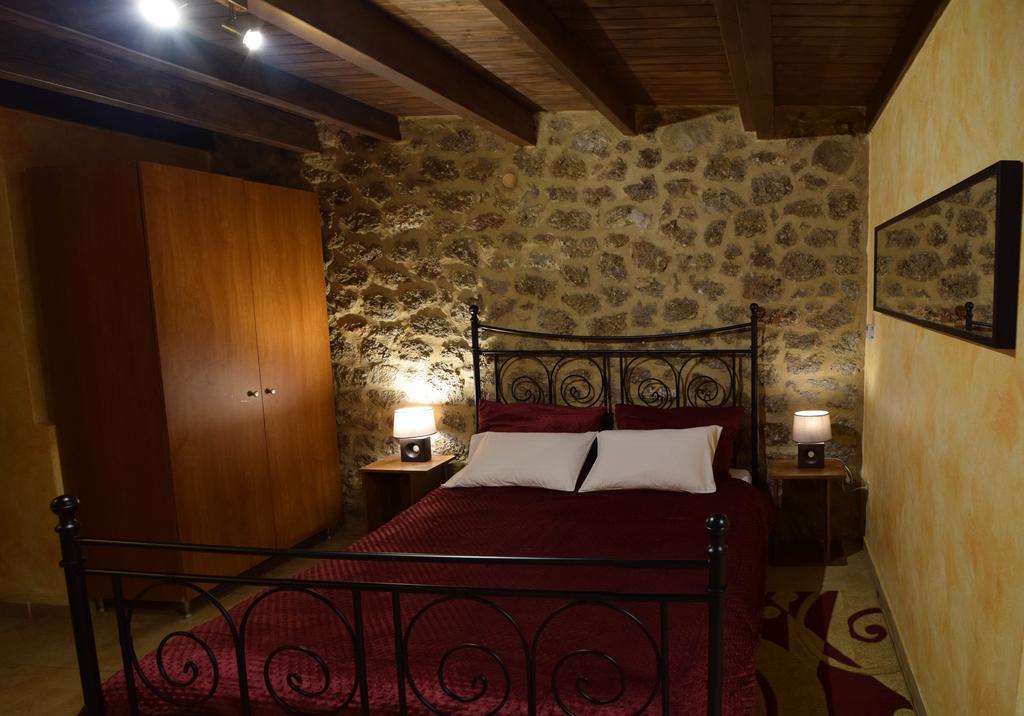 Guest house Paliokastro