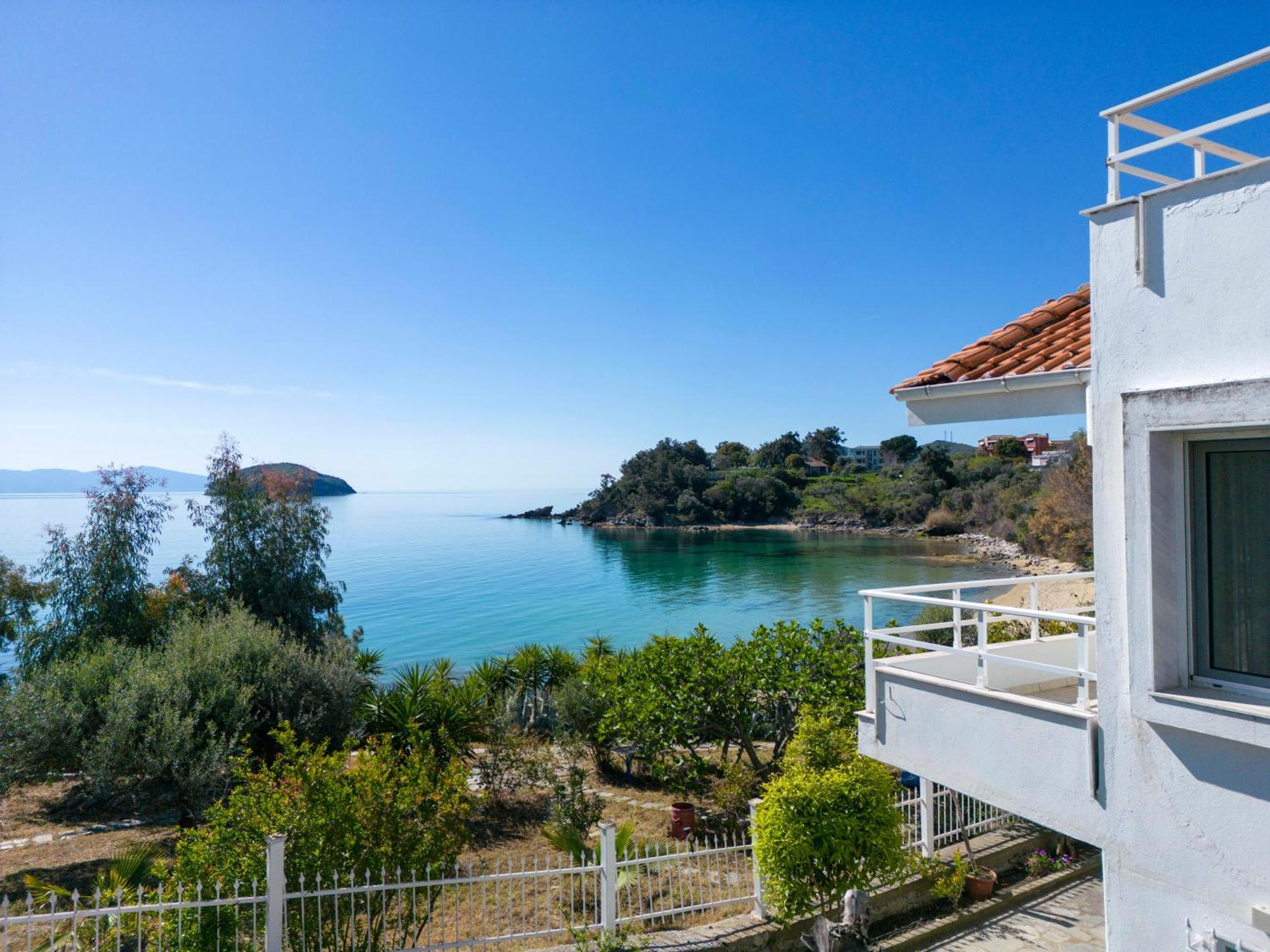 Villa Just On The Sea 2 *
