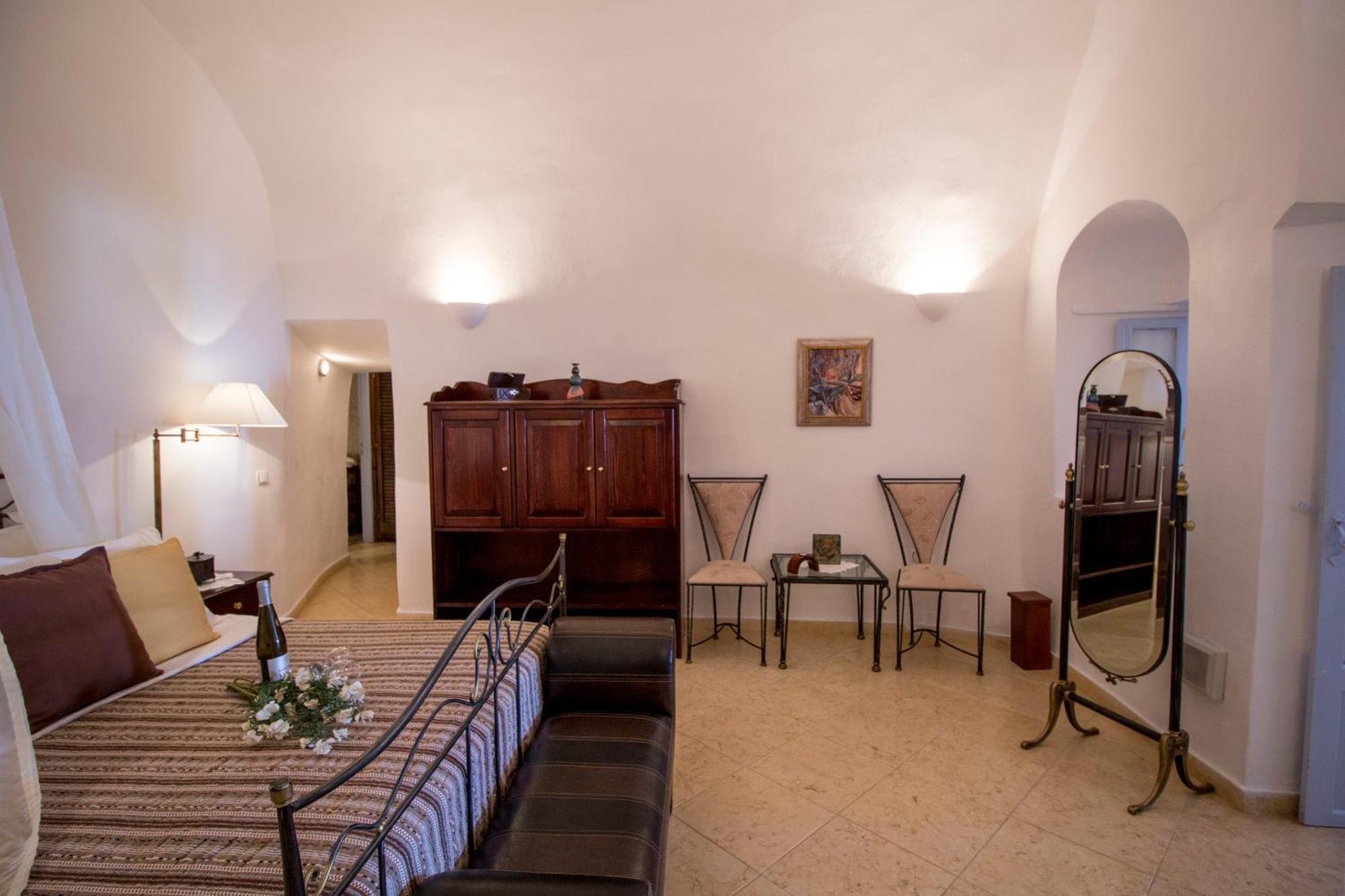 Lithies Traditional Homes Firostefani