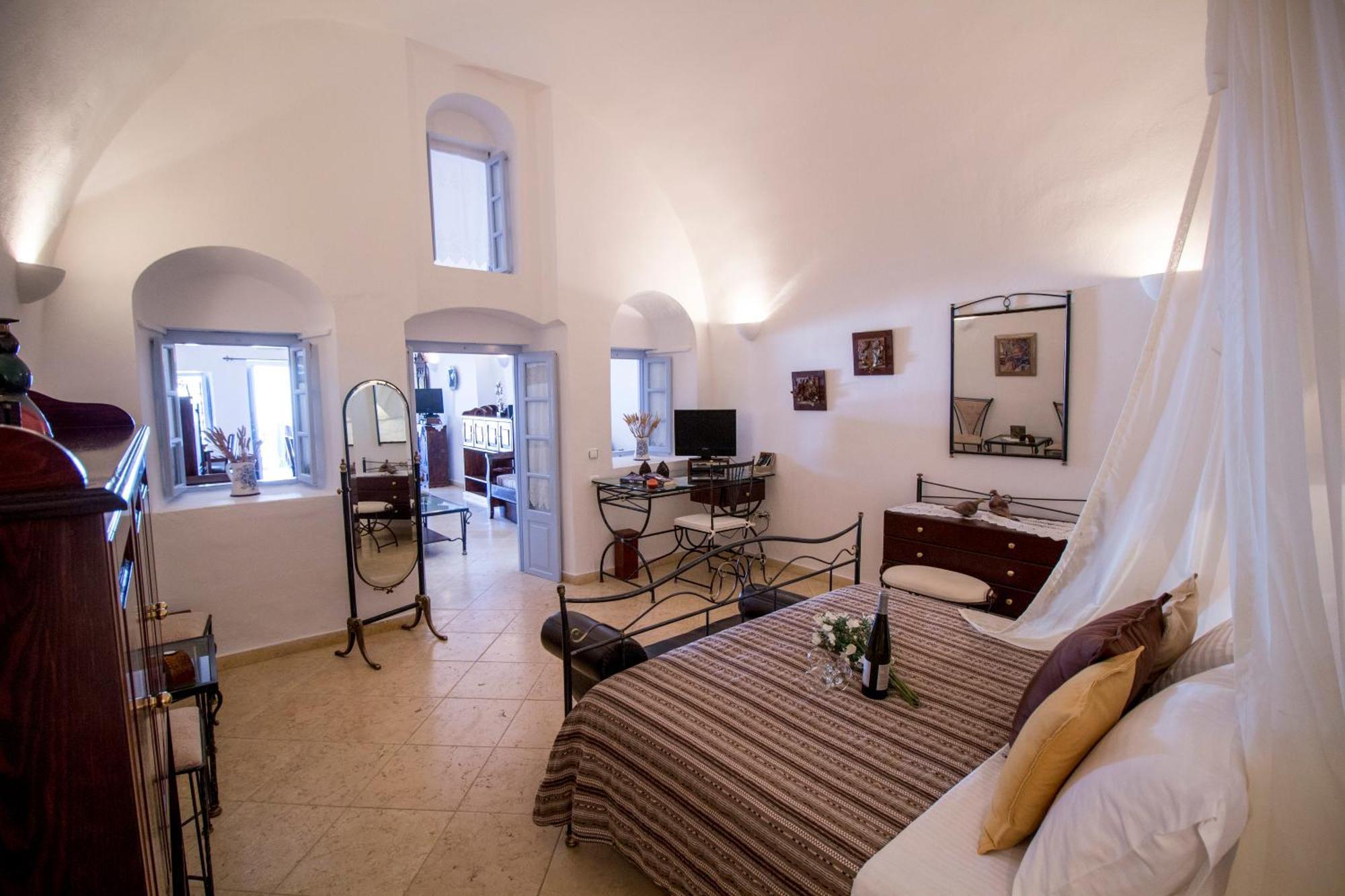 Hotel Lithies Traditional Homes
