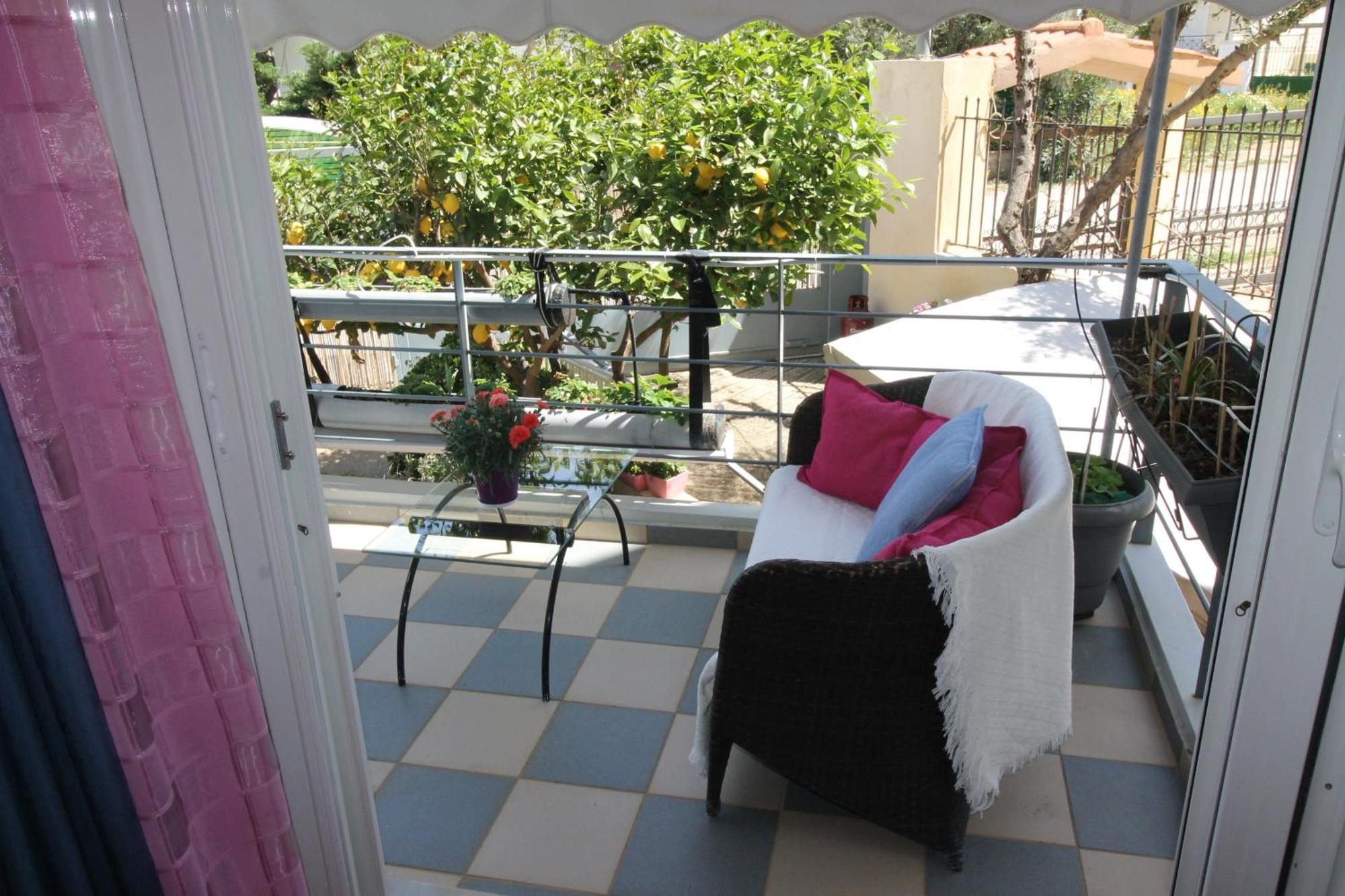 Virginia's Art House * Porto Rafti