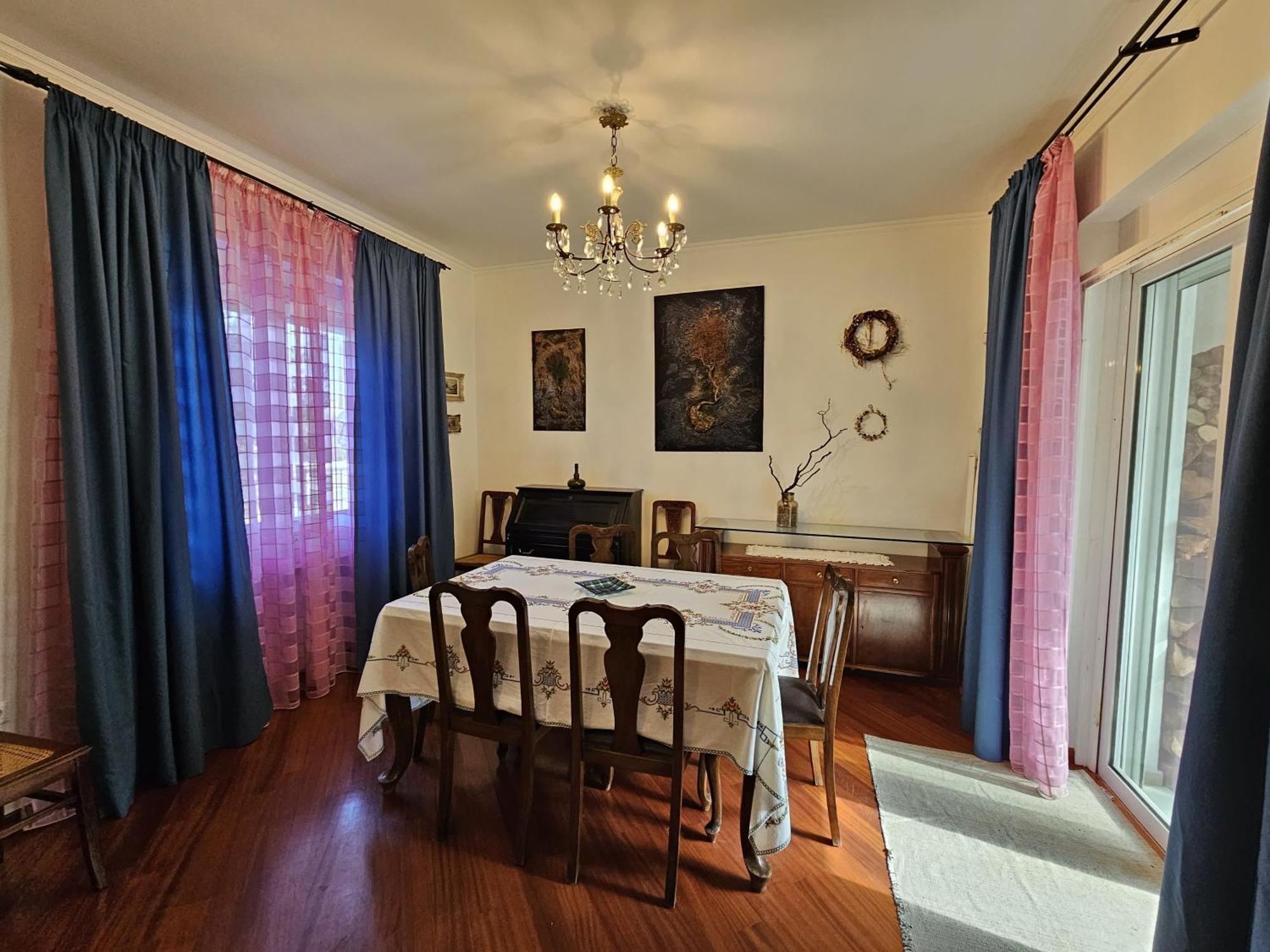Virginia's Art House Holiday home