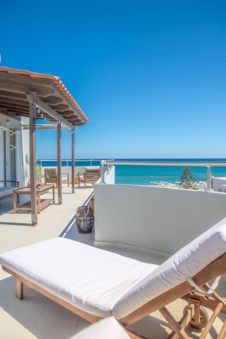 Apartment Coastal Key Penthouse Overlooking The Sea