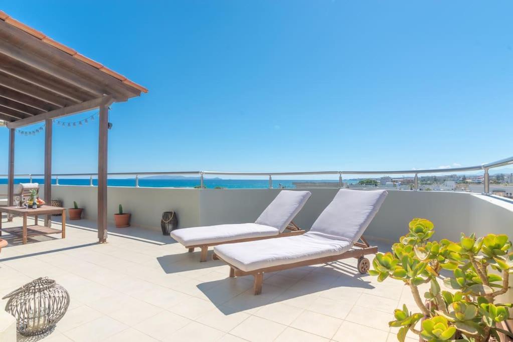 Coastal Key Penthouse Overlooking The Sea Apartment