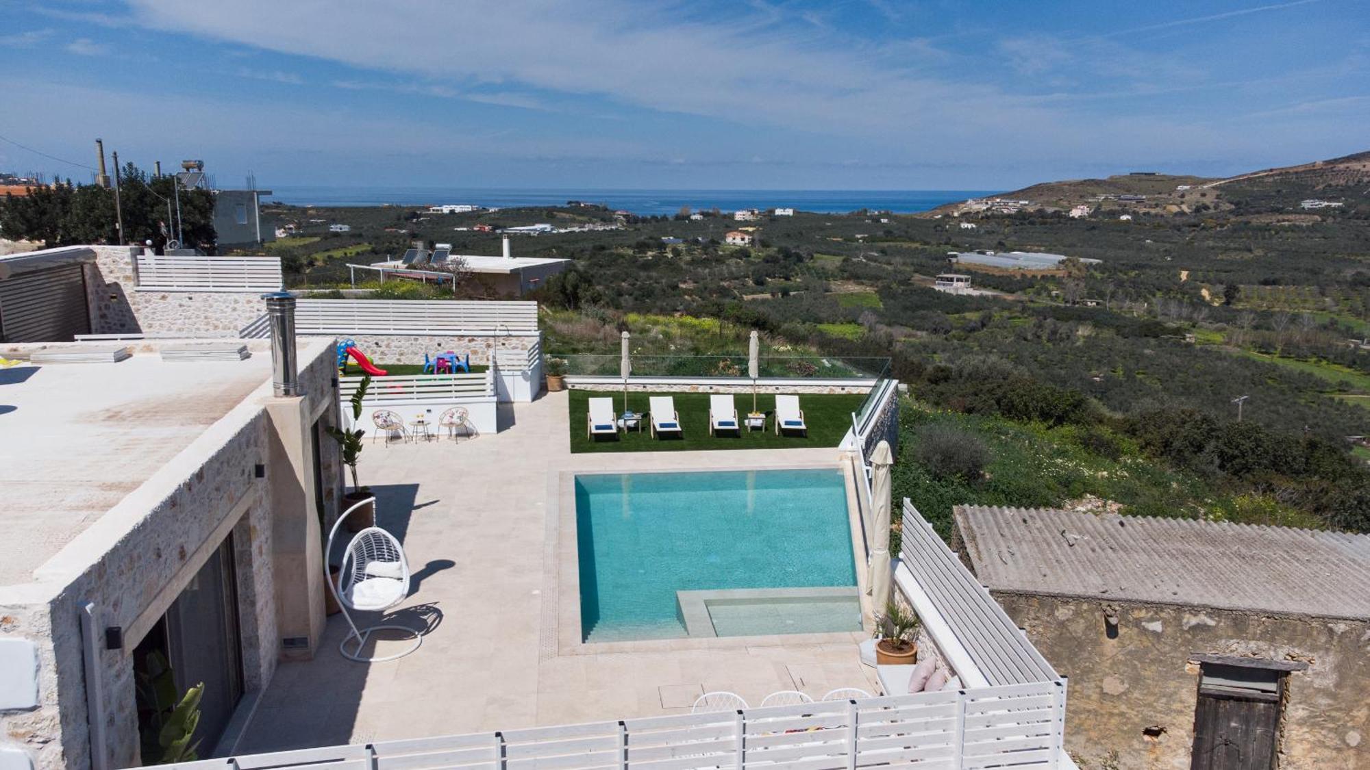 Valentina, Villa