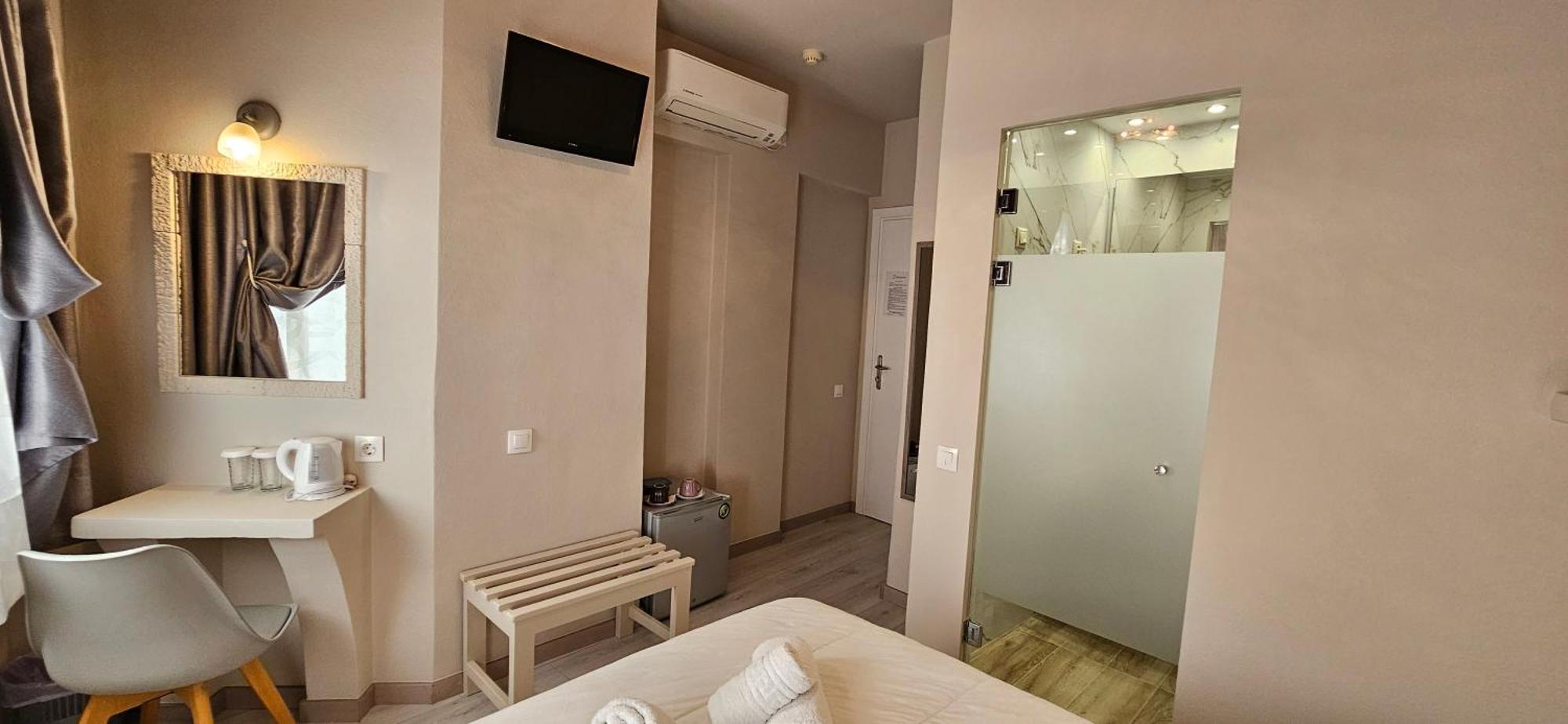 Diana Hotel *