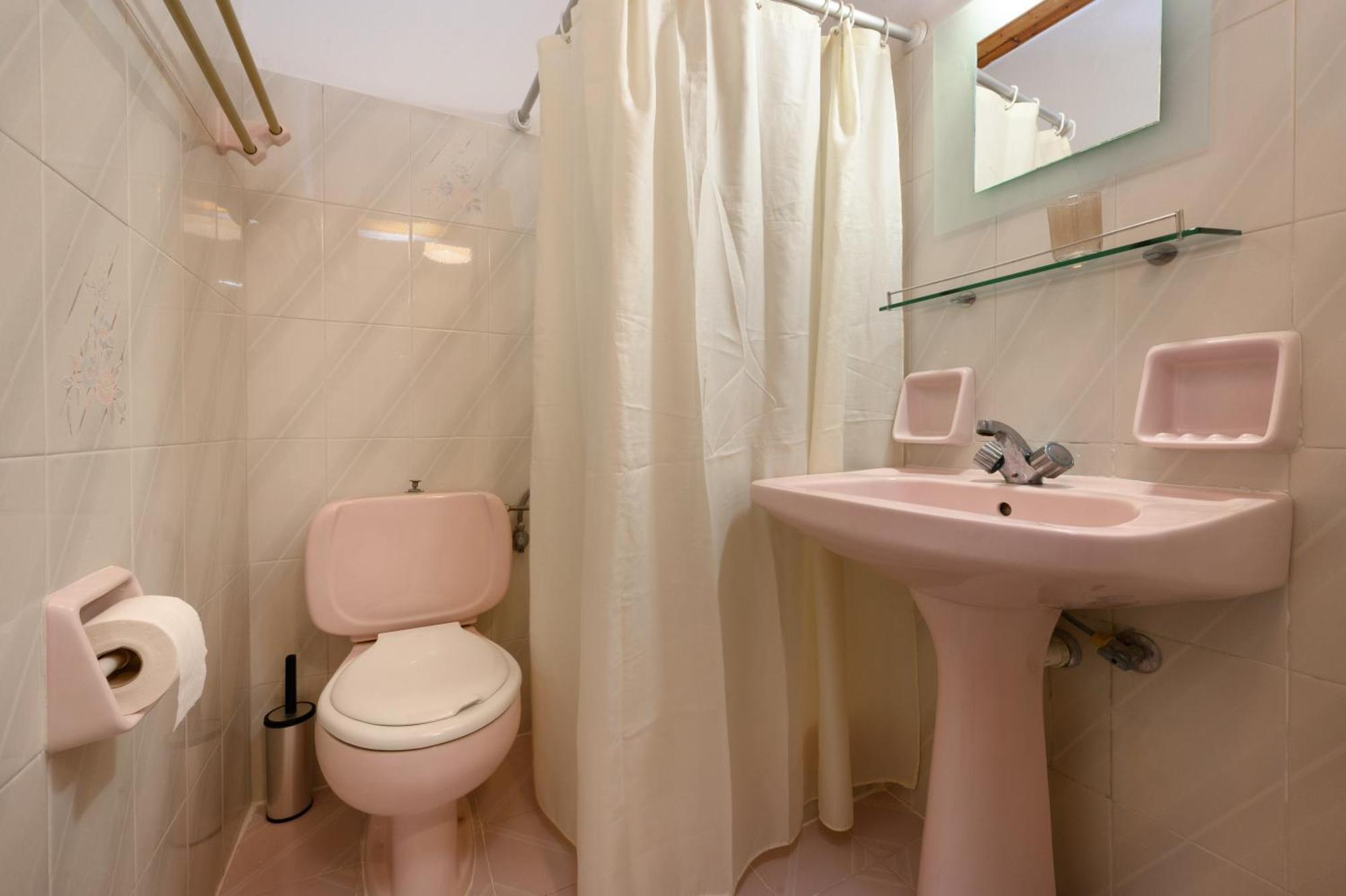 Pieros Alipa Apartment