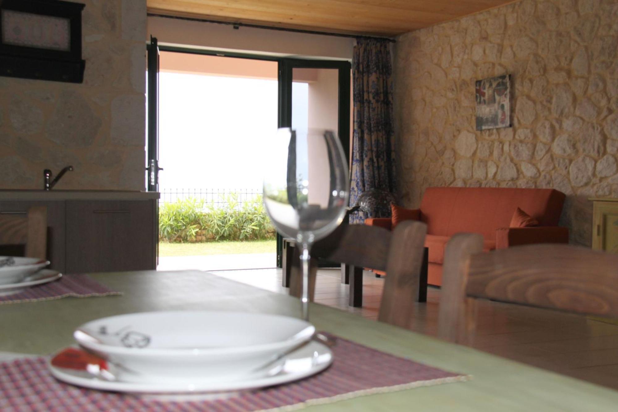 Sarantos Pool Apartment