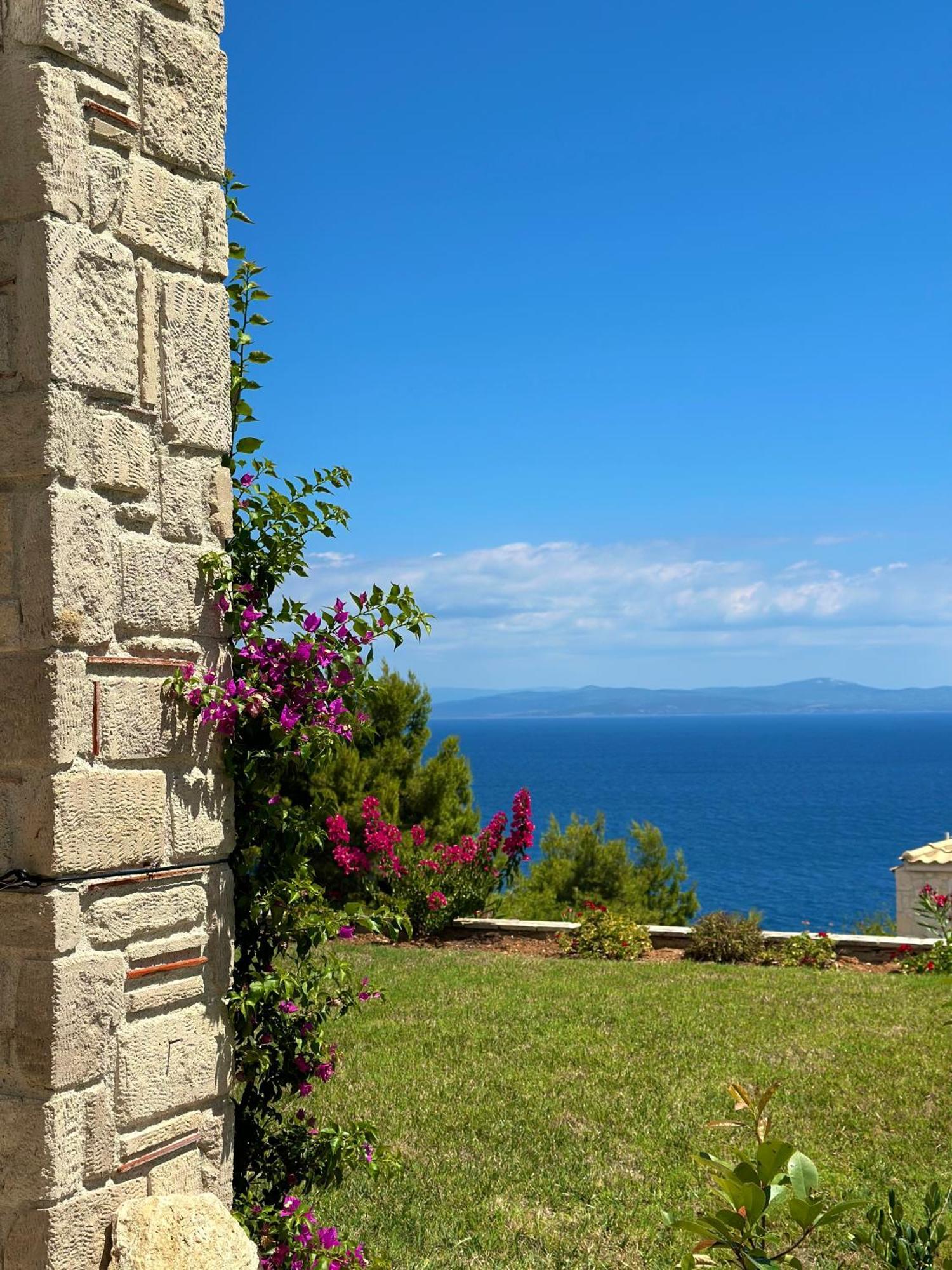 Sea View Apartment *
