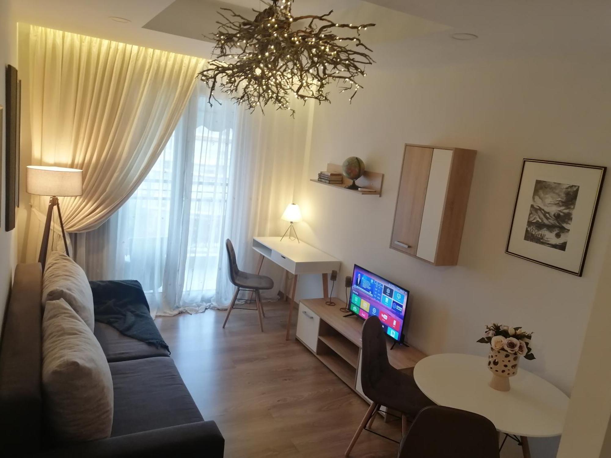 On Clock Square D2 Apartment *