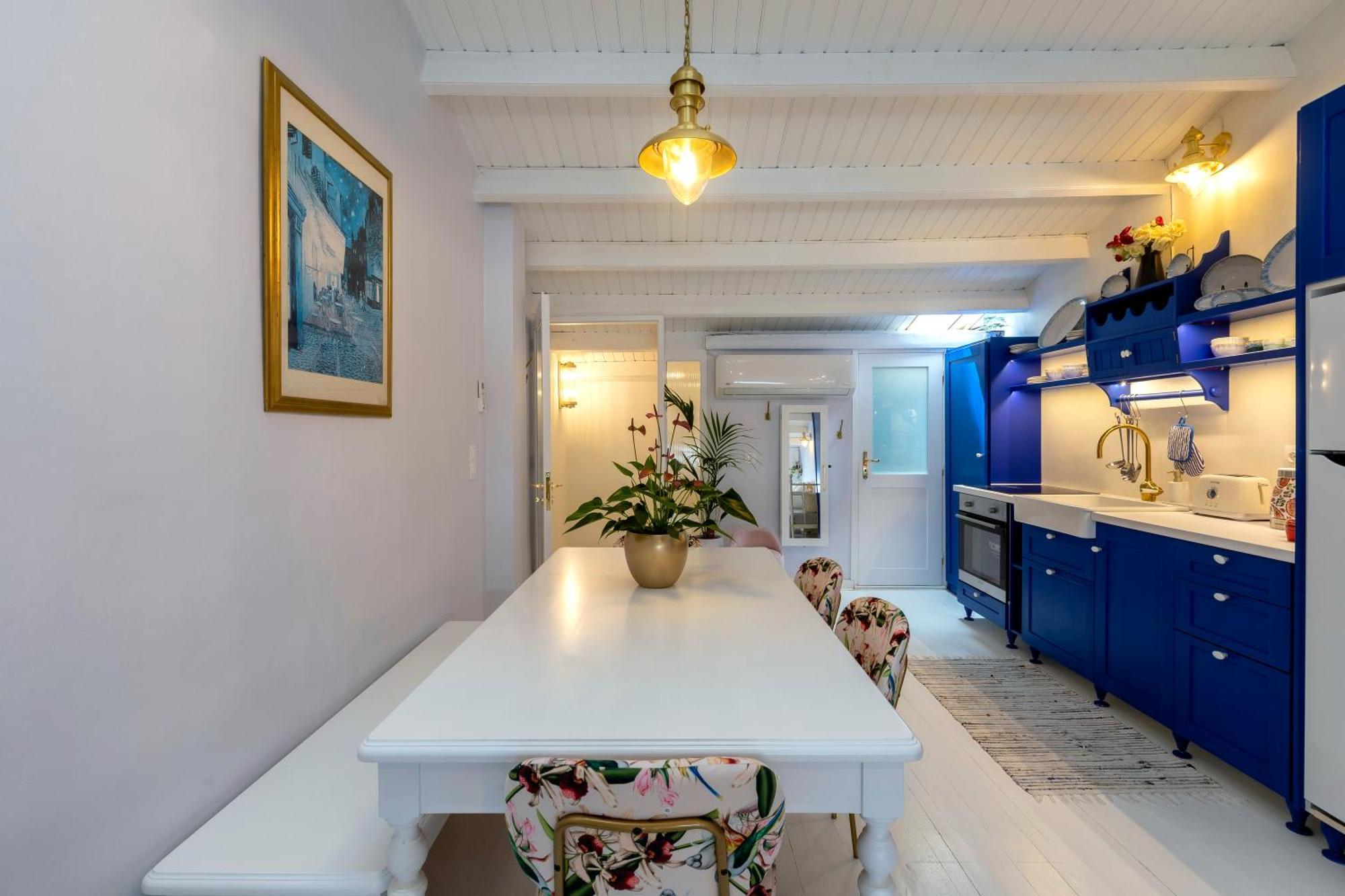 Corfu Boutique * Corfu (city)