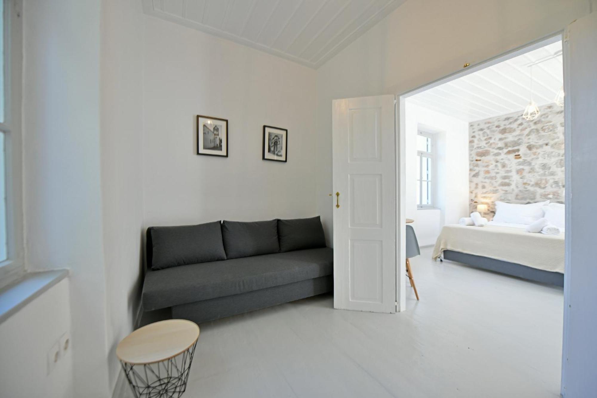 Abri Hydra Apartment *