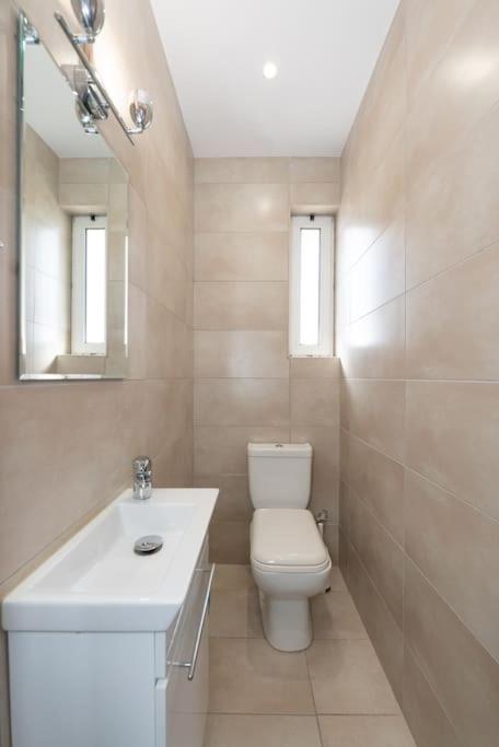 Seaside Breeze - 2 Bdrm In Palaio Faliro - Sea View Athens
