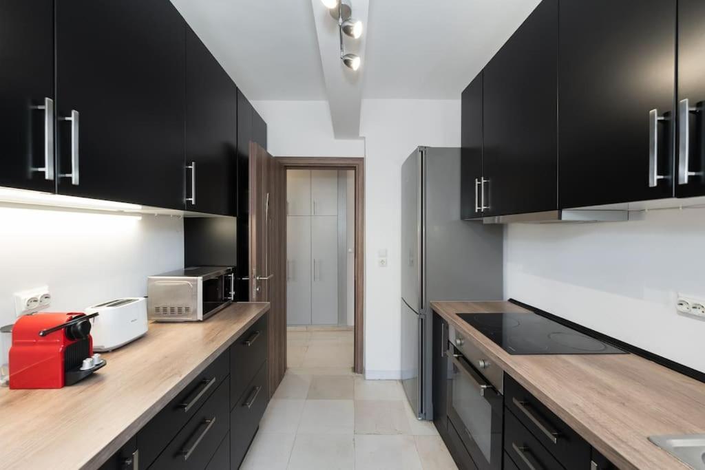 Seaside Breeze - 2 Bdrm In Palaio Faliro - Sea View *