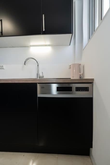 Seaside Breeze - 2 Bdrm In Palaio Faliro - Sea View Athens