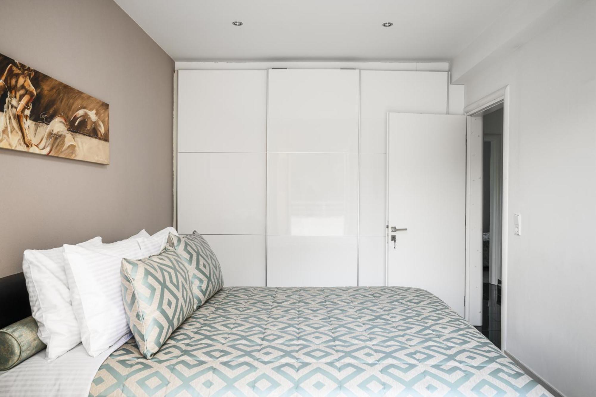 Apartment Euphoria Seaview Residences With Shared Pool By Konnect