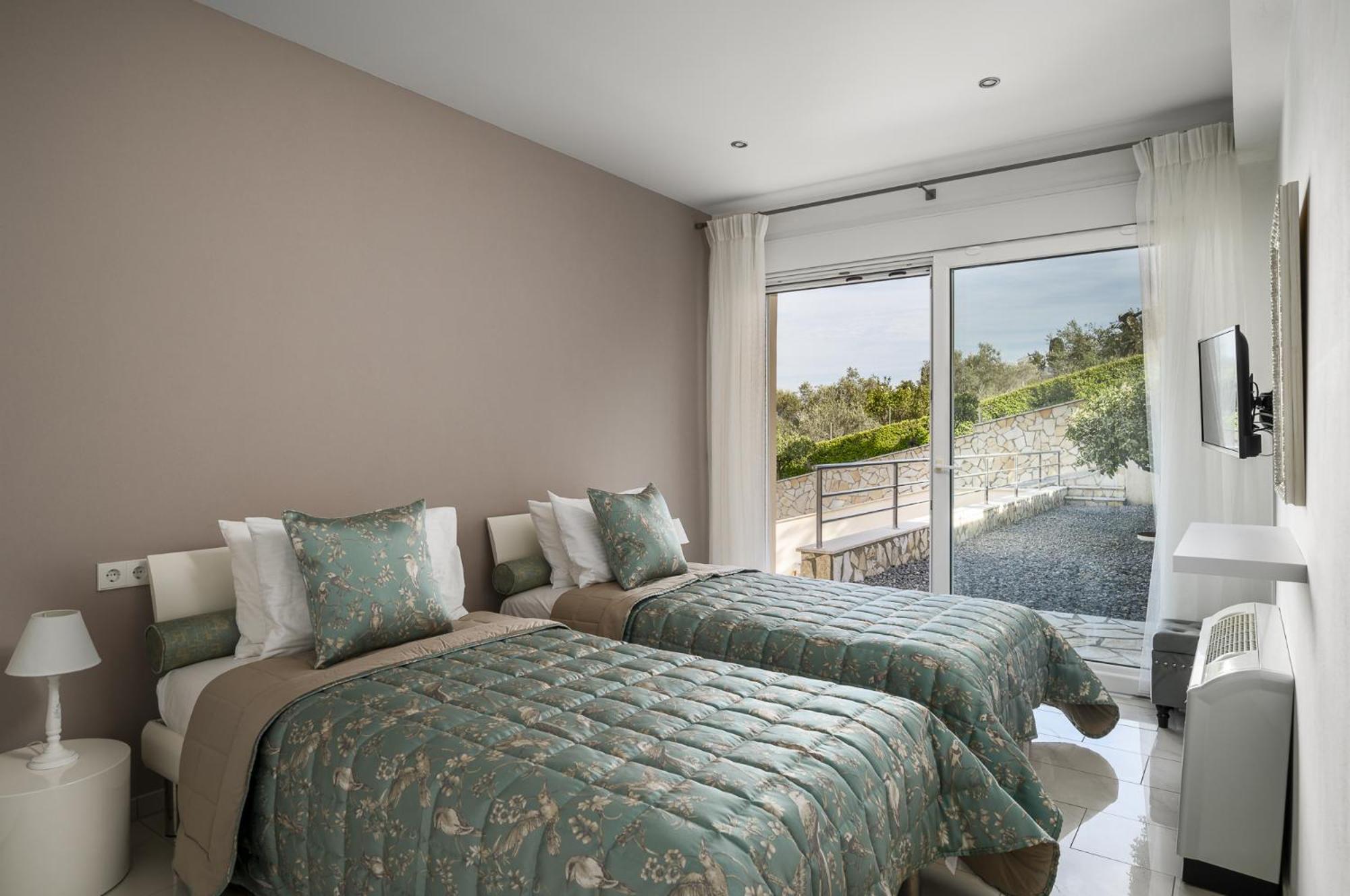 Apartment Euphoria Seaview Residences With Shared Pool By Konnect
