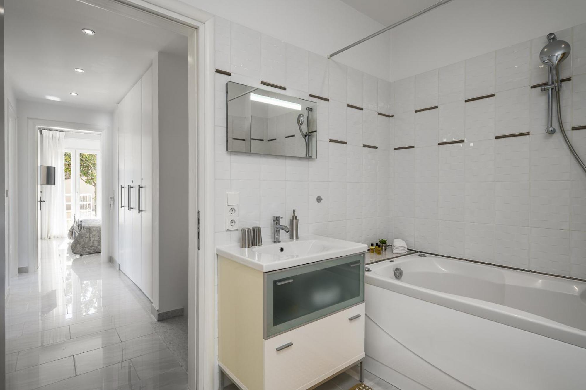 Euphoria Seaview Residences With Shared Pool By Konnect Apartment Gouvia