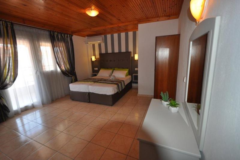 Asterias Hotel *