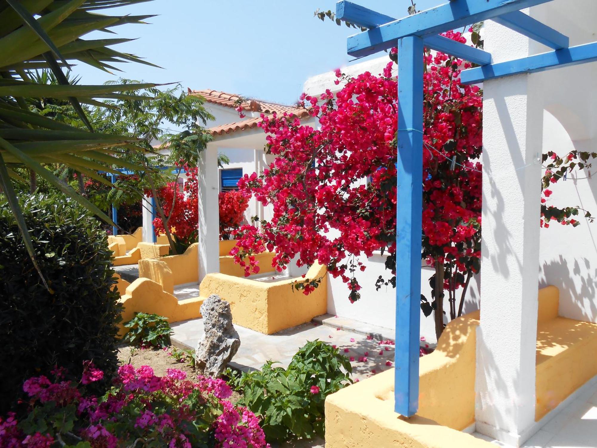 Pavlis Studios Marathokampos