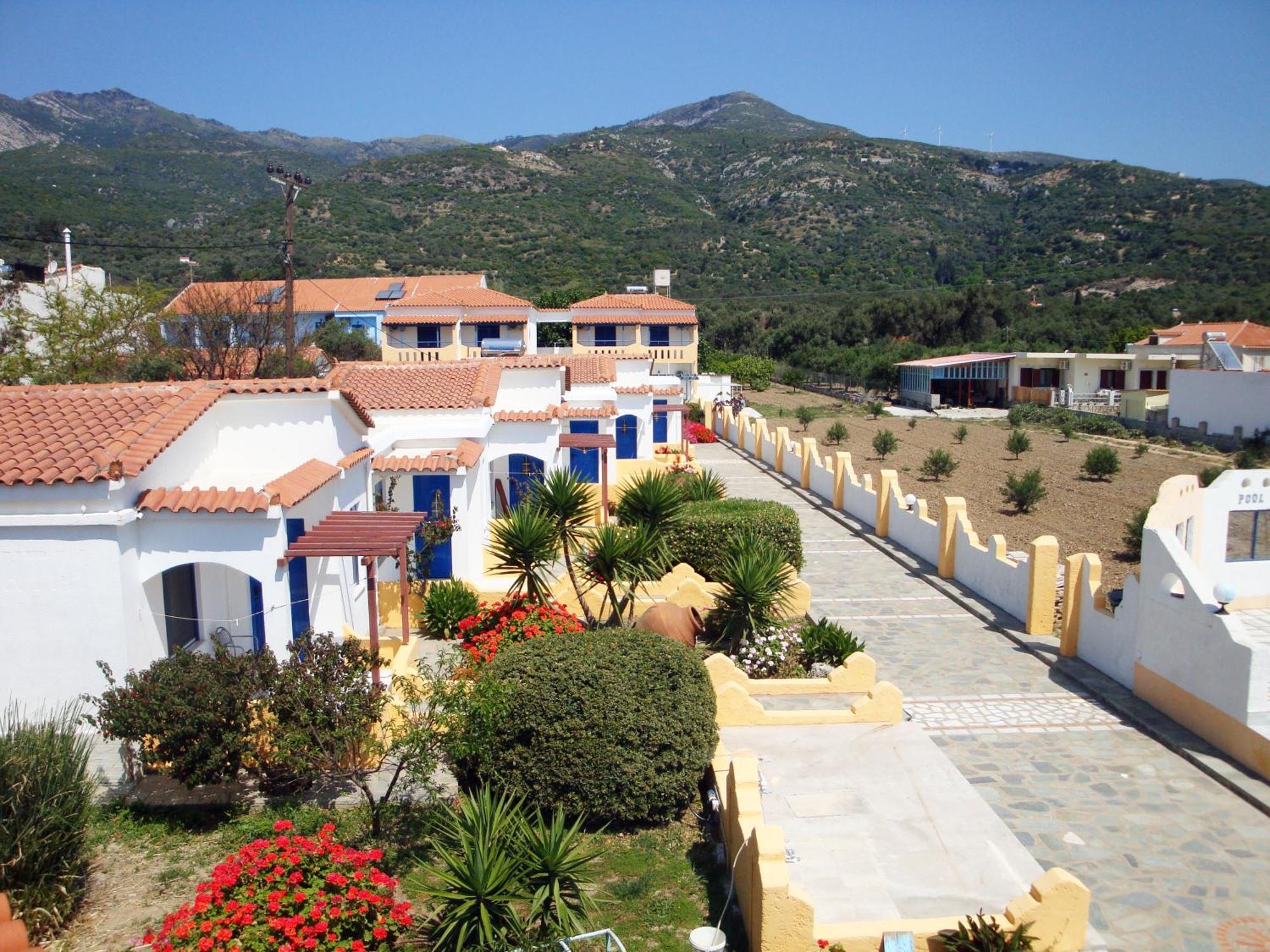 Pavlis Studios 2* Marathokampos