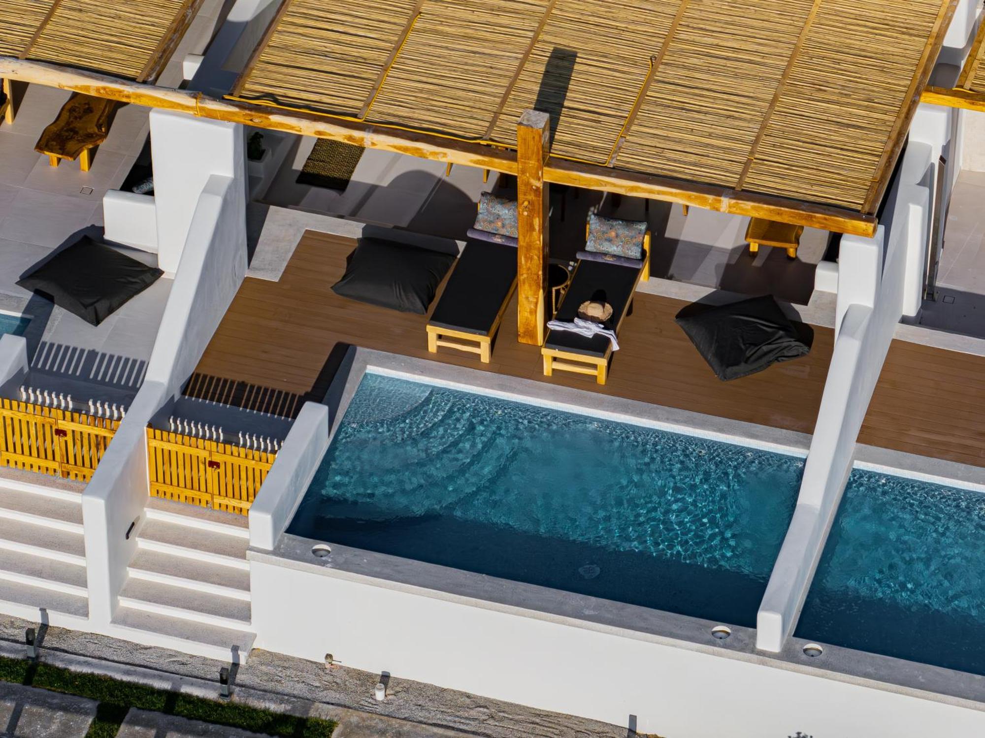 La Grande Vue-private Hilltop With Private Pools