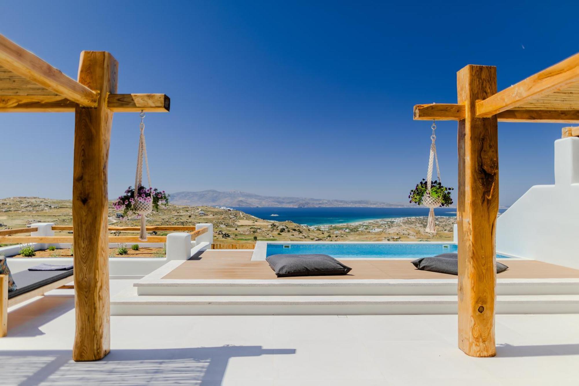 La Grande Vue-private Hilltop With Private Pools Villa
