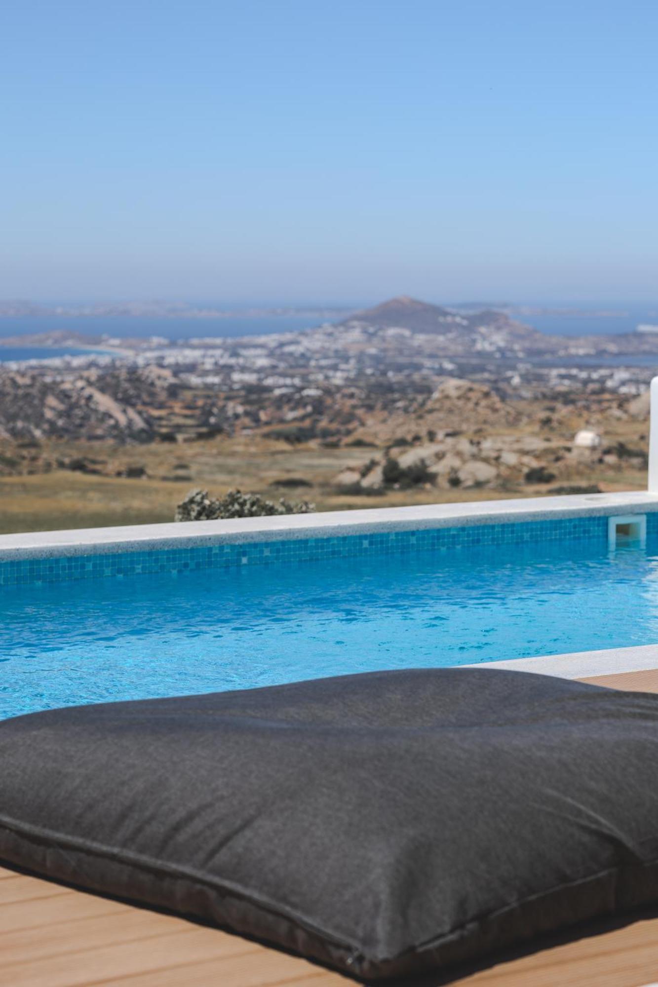 La Grande Vue-private Hilltop With Private Pools Villa *