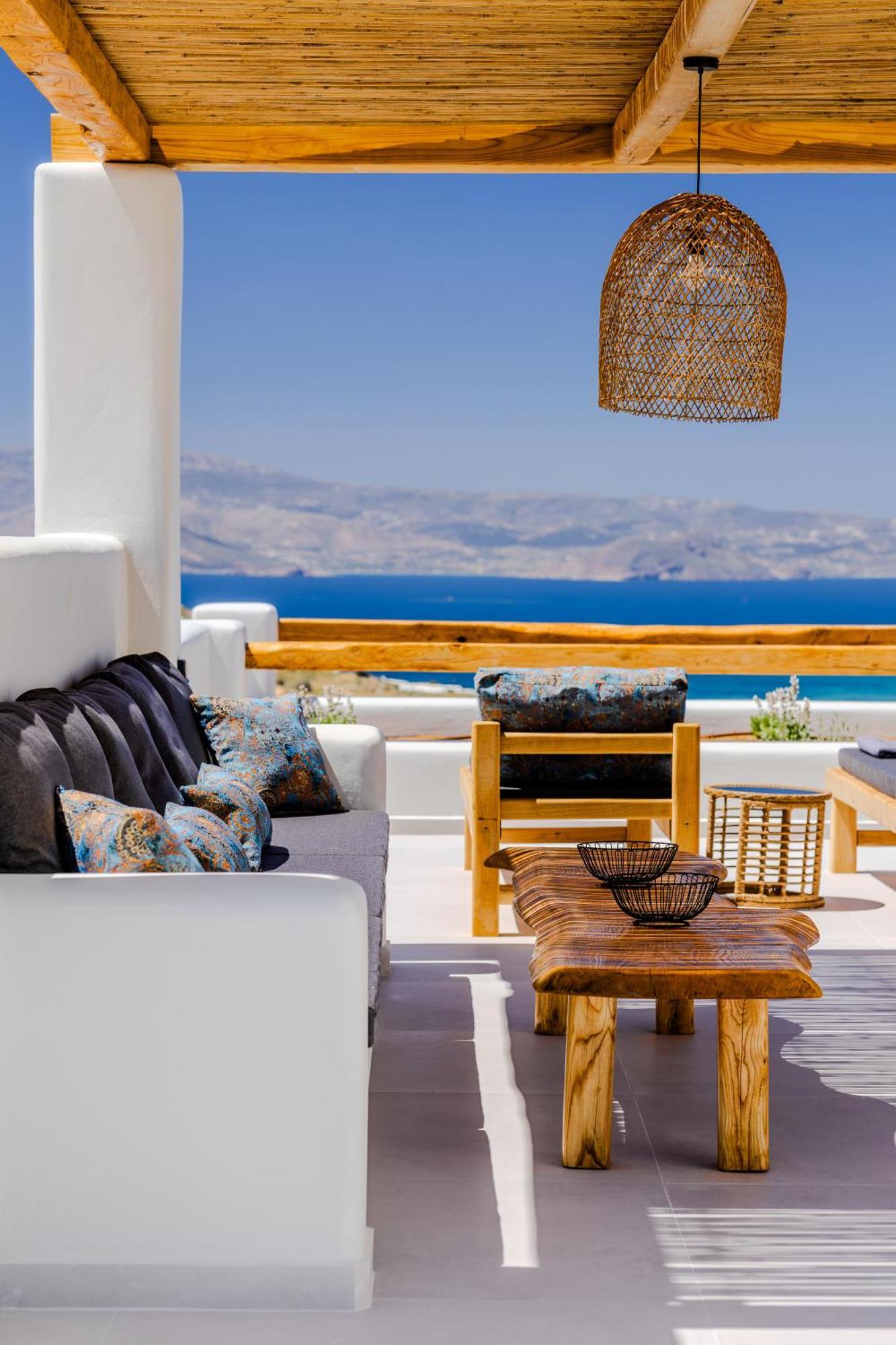 La Grande Vue-private Hilltop With Private Pools Villa *