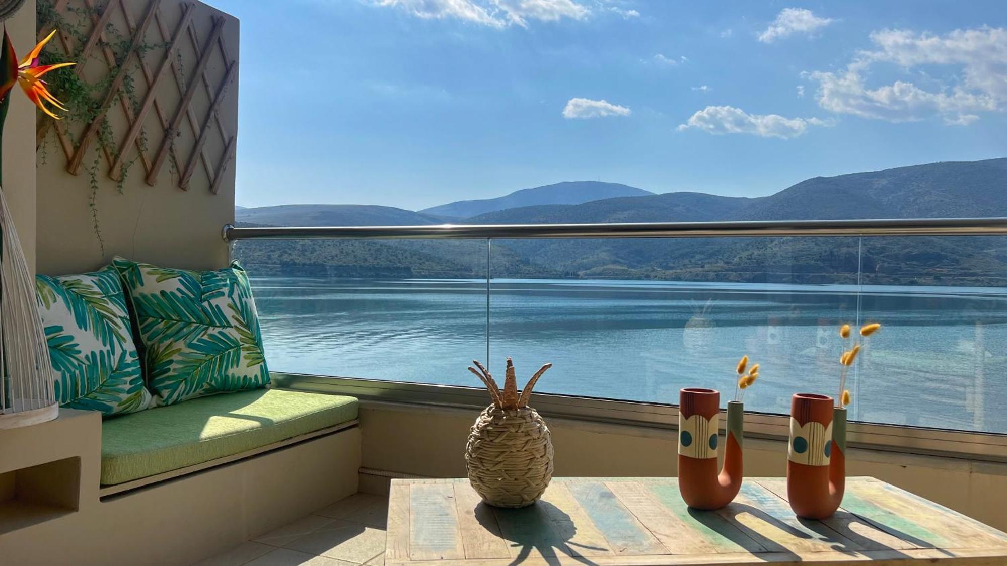 House In Itea-delphi Apartment