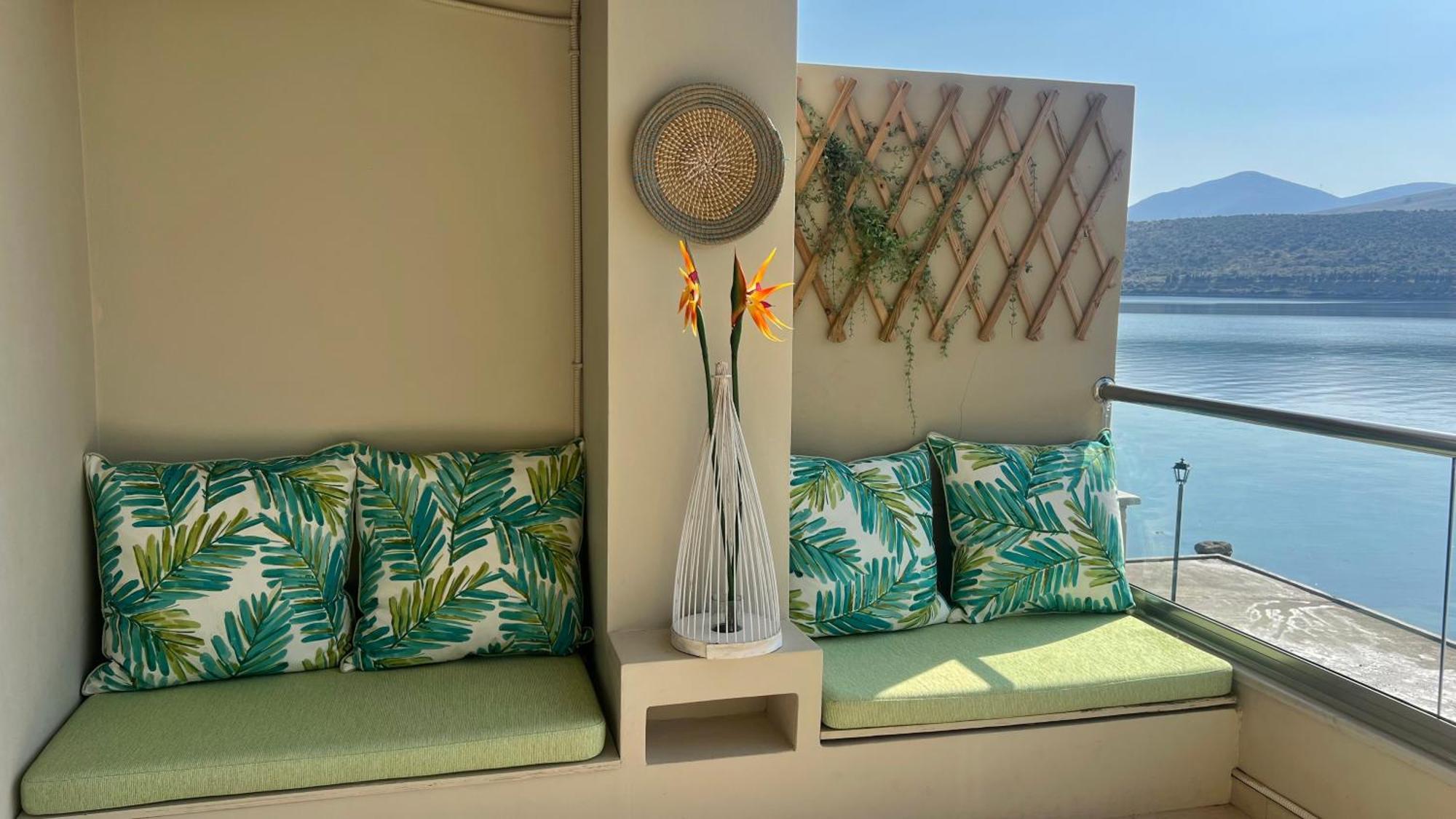 House In Itea-delphi Apartment *