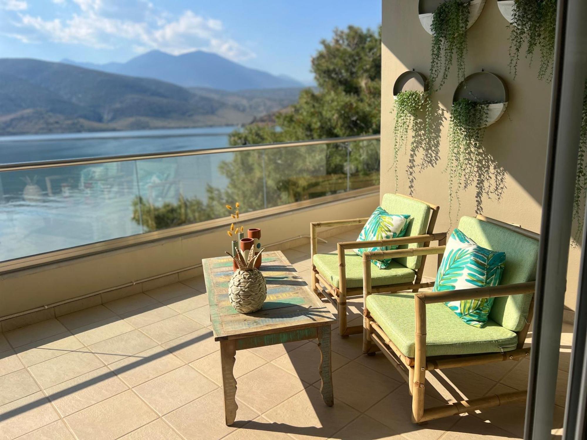Apartment House In Itea-delphi *