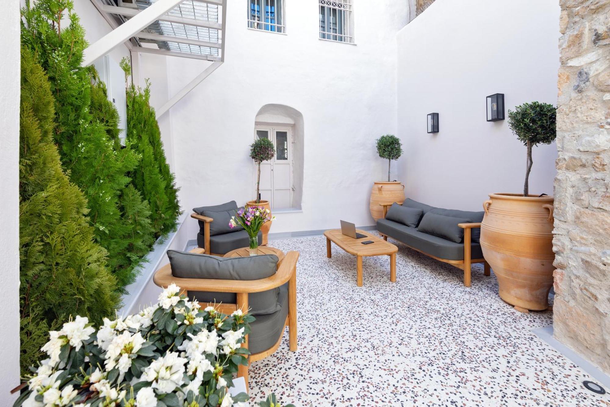 Agora Aparthotel