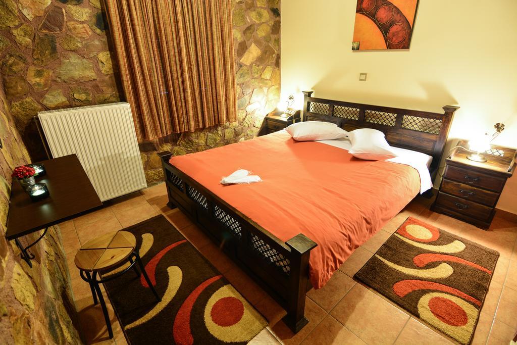 B K Guesthouse - Ξενώνας Β-Κ