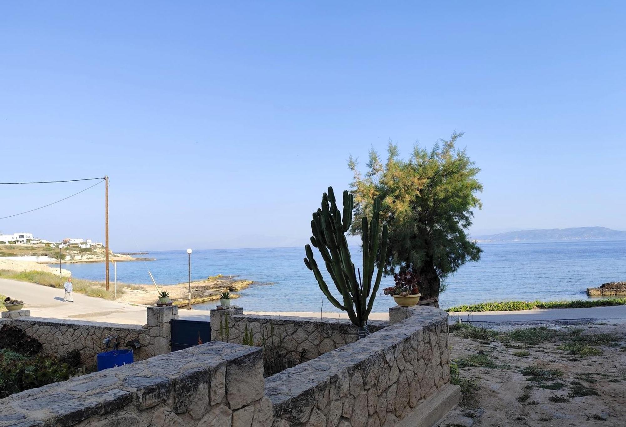 Apartment Mairi's Summerhouse - Seaside, En-suite, 2-bedroom Summerhouse Souvala