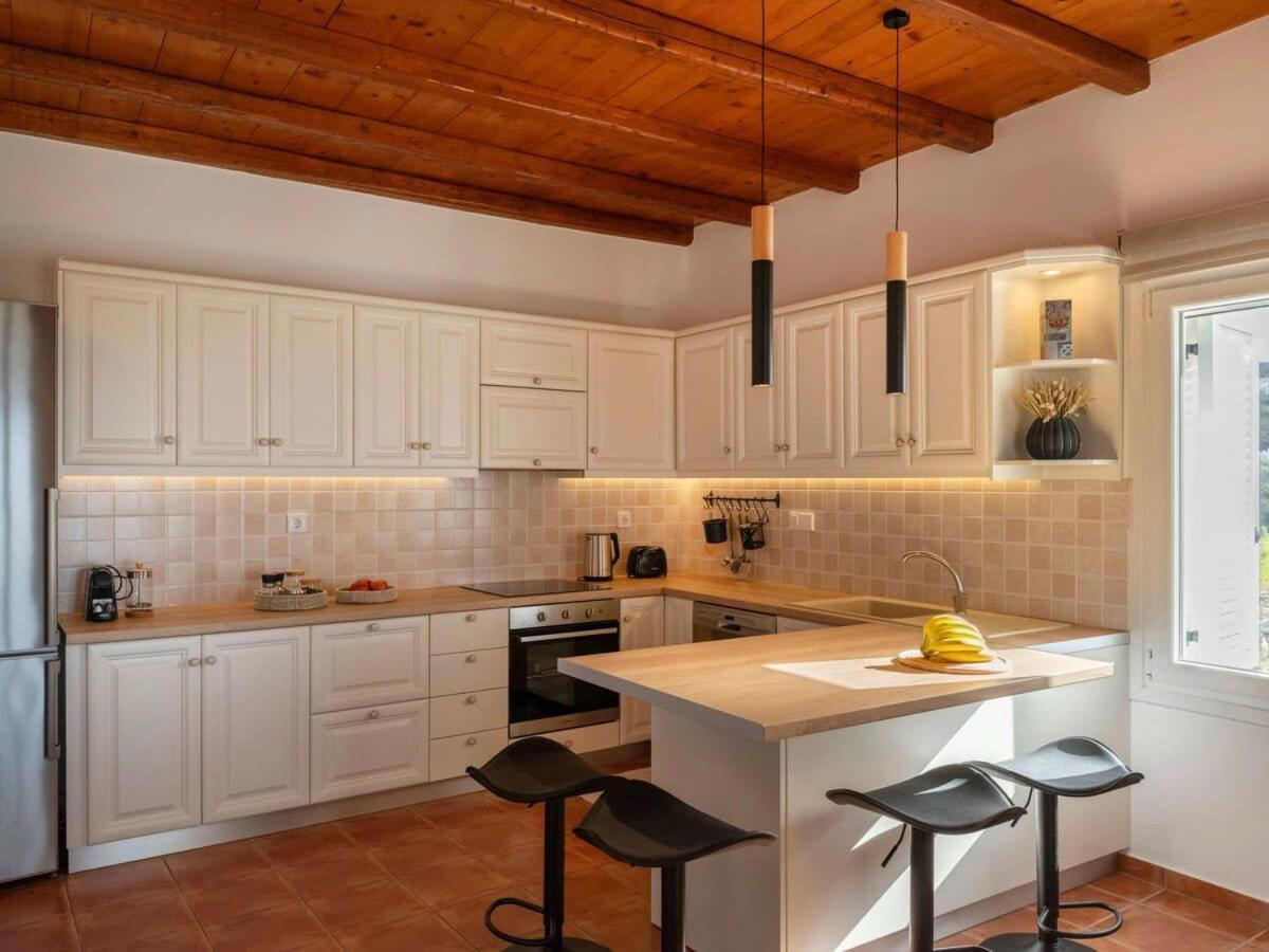 Myrsini Traditional Hillside Holiday home