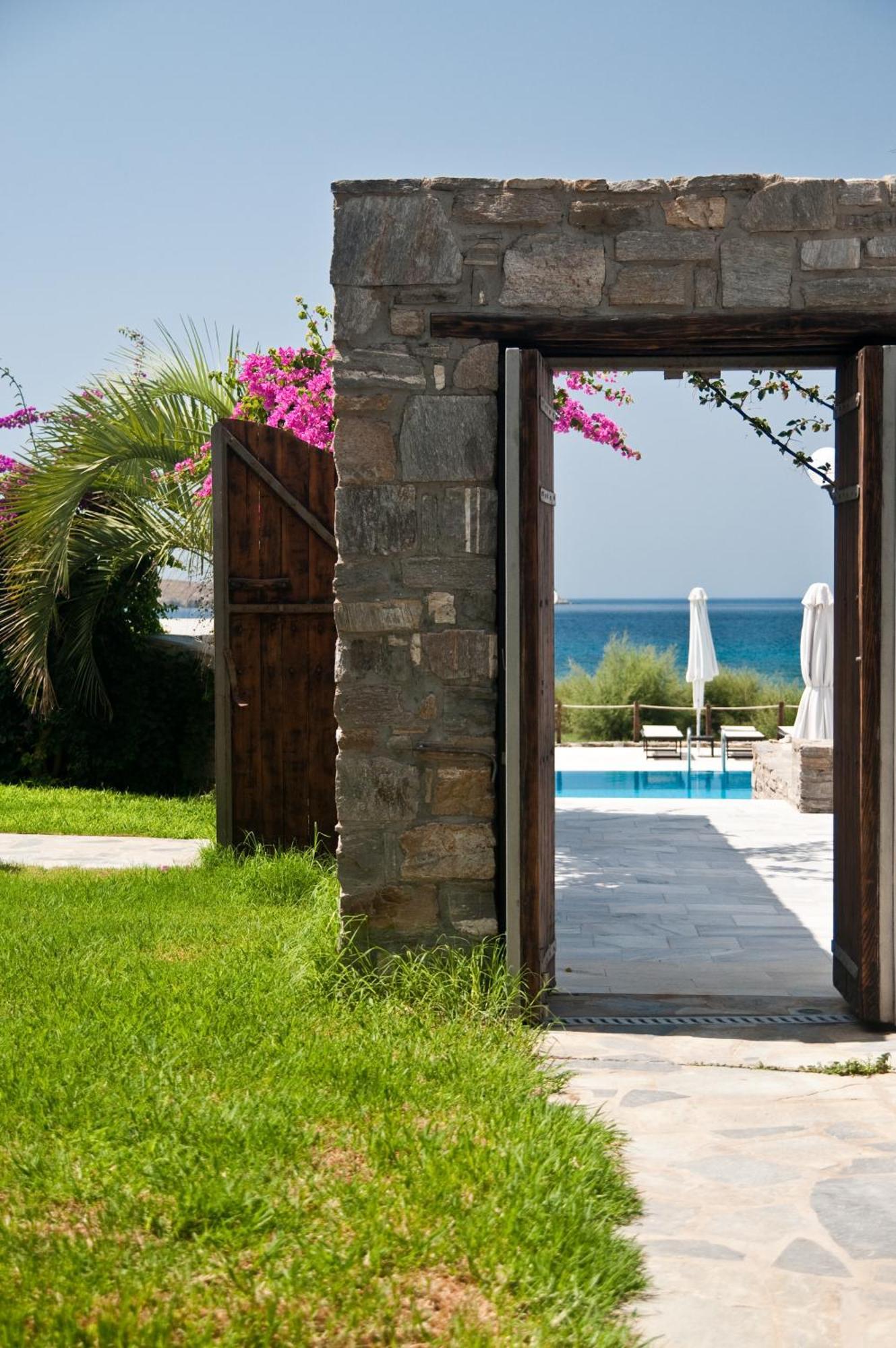 Poseidon Of Paros & Hotel Chrisi Akti (Paros)