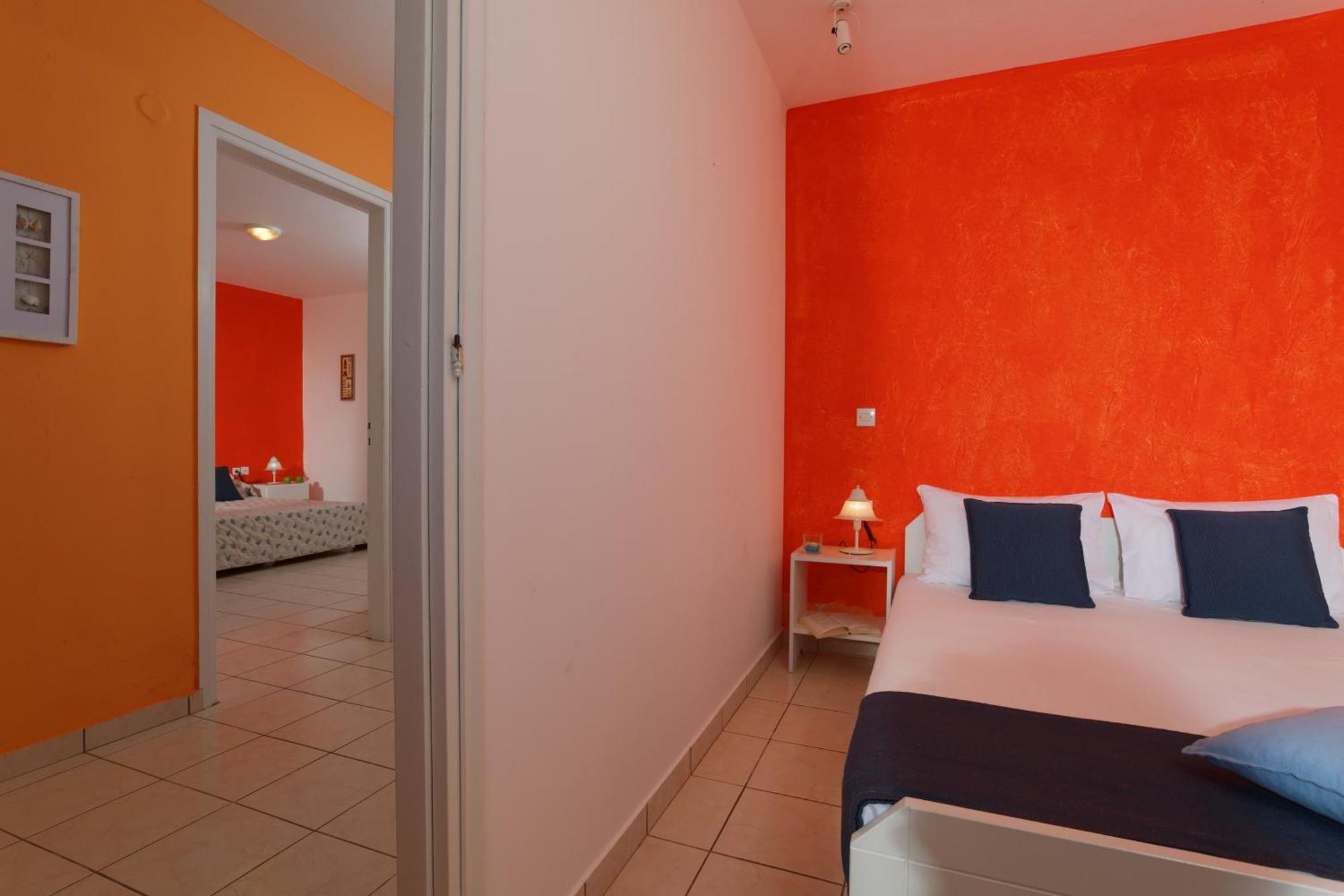 Village Apartment *